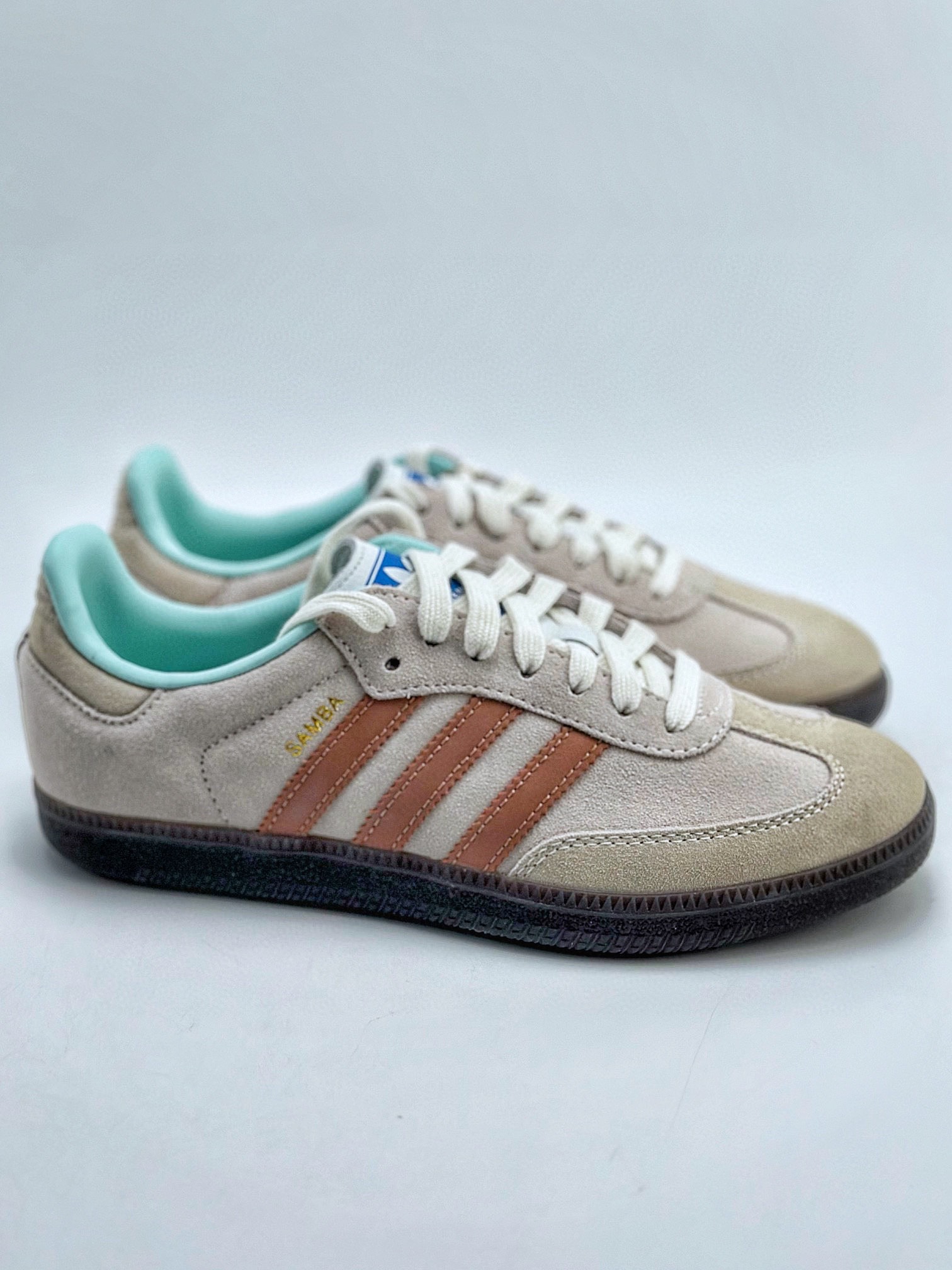 150 adidas originals Samba OG 此款以简约大方的造型设计 ID2047