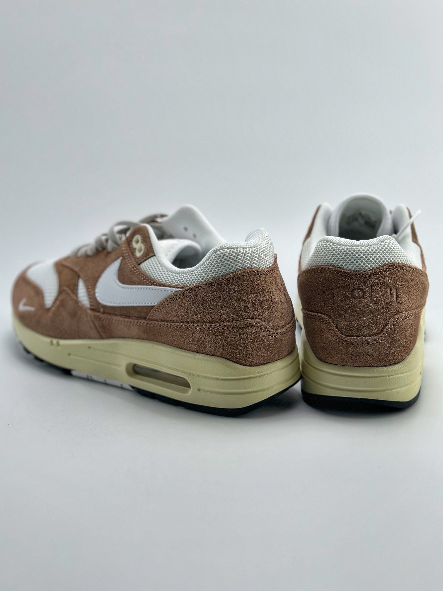 240 Nike Air Max 1 白棕麂皮 复古休闲跑步鞋 FQ8150-133