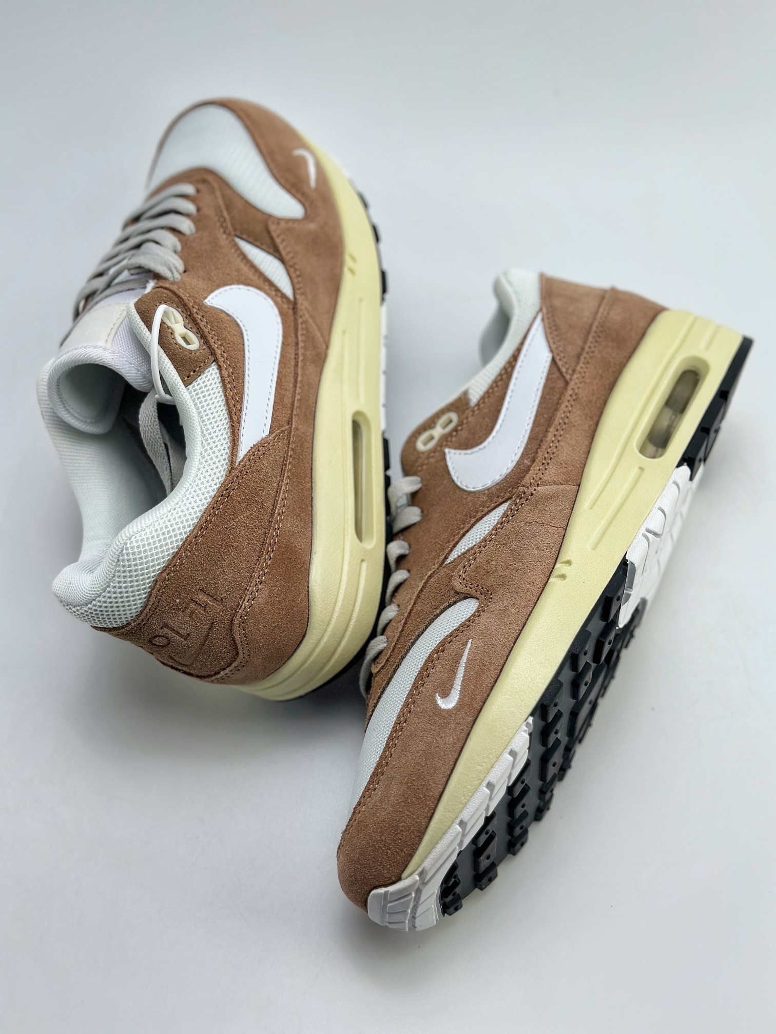 240 Nike Air Max 1 白棕麂皮 复古休闲跑步鞋 FQ8150-133