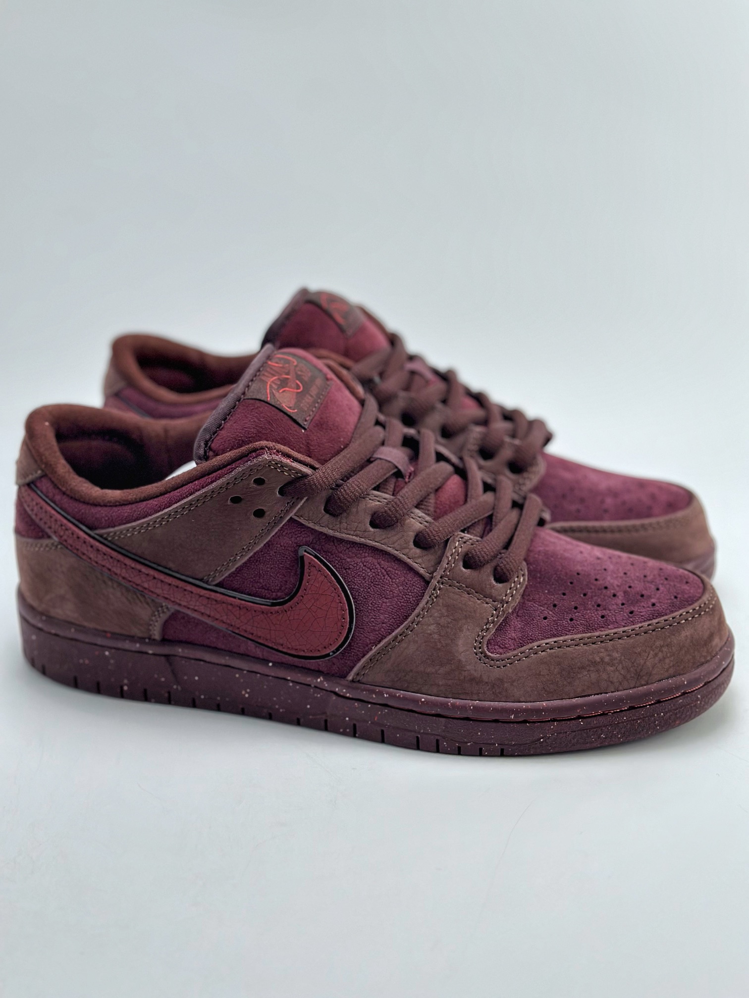 350 Nike SB Dunk Low ”Valentines Day” 情人节限定 酒红棕 FQ0619-600