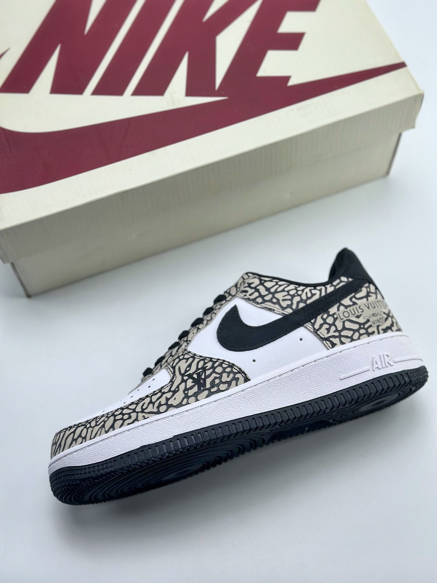 200 Nike Air Force 1 Low 07 x Louis Vuitton 爆裂纹 BS9055-703