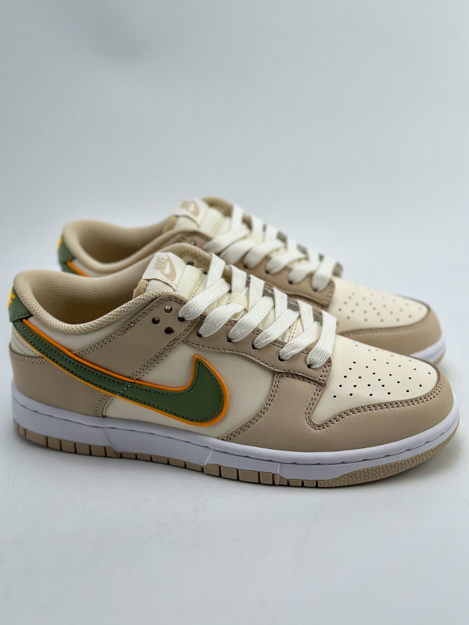 200 NIKE SB Dunk Low Light Tan 黄绿 FQ6869-131