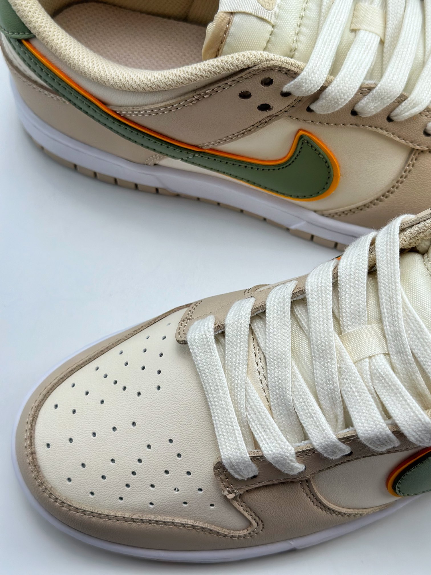 200 NIKE SB Dunk Low Light Tan 黄绿 FQ6869-131