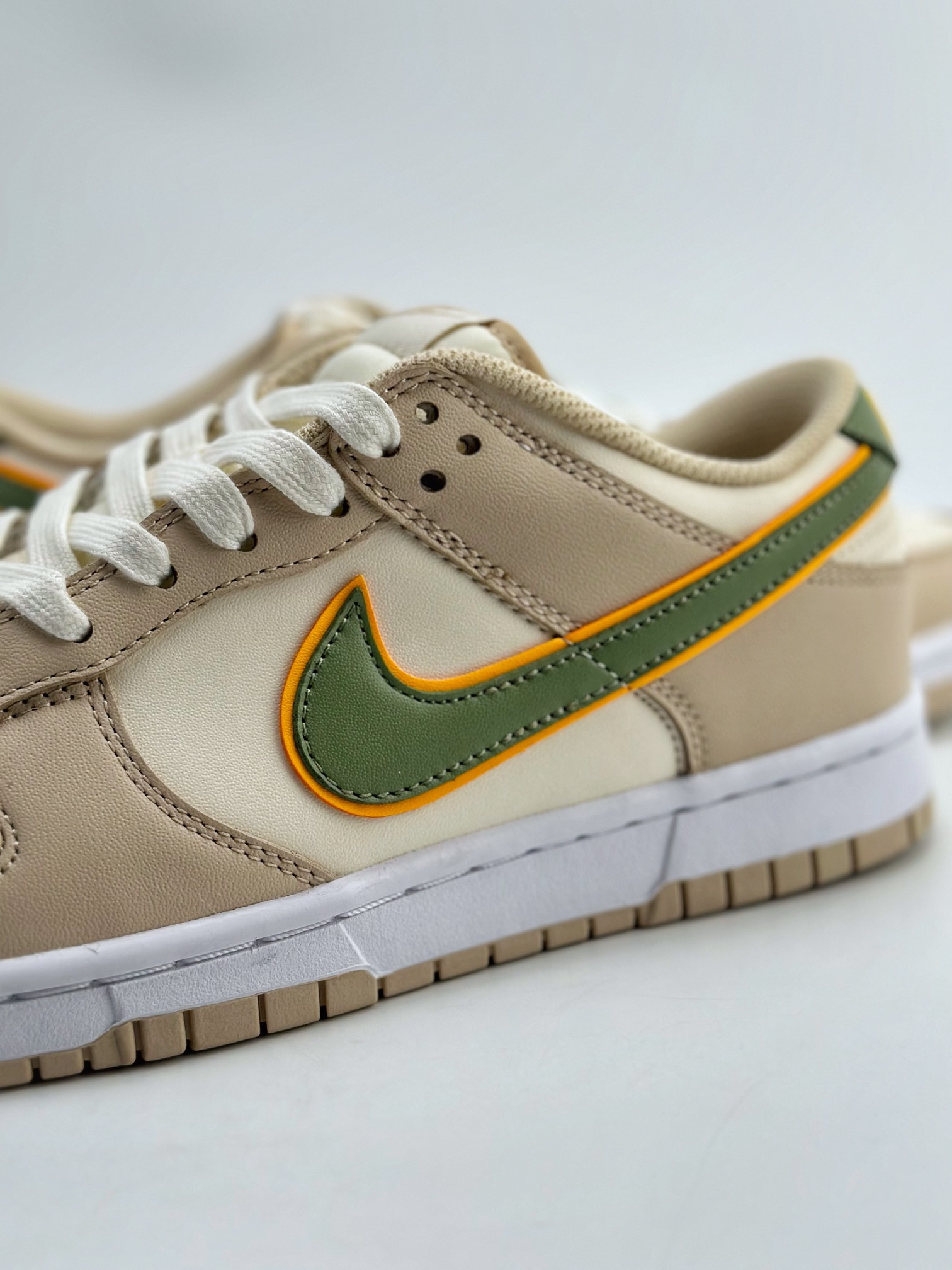 200 NIKE SB Dunk Low Light Tan 黄绿 FQ6869-131