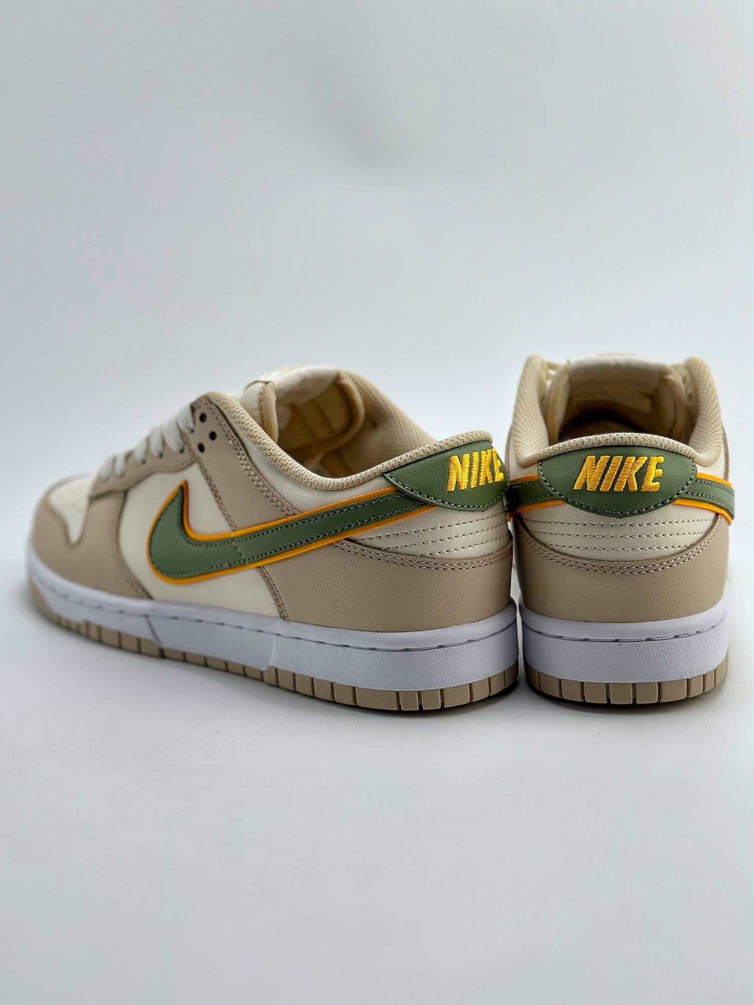 200 NIKE SB Dunk Low Light Tan 黄绿 FQ6869-131