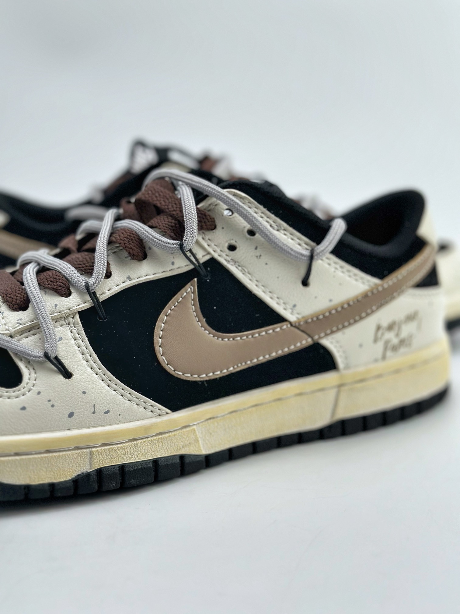 200 NIKE SB Dunk Low RETRO 焦糖三分甜 DD1391-100