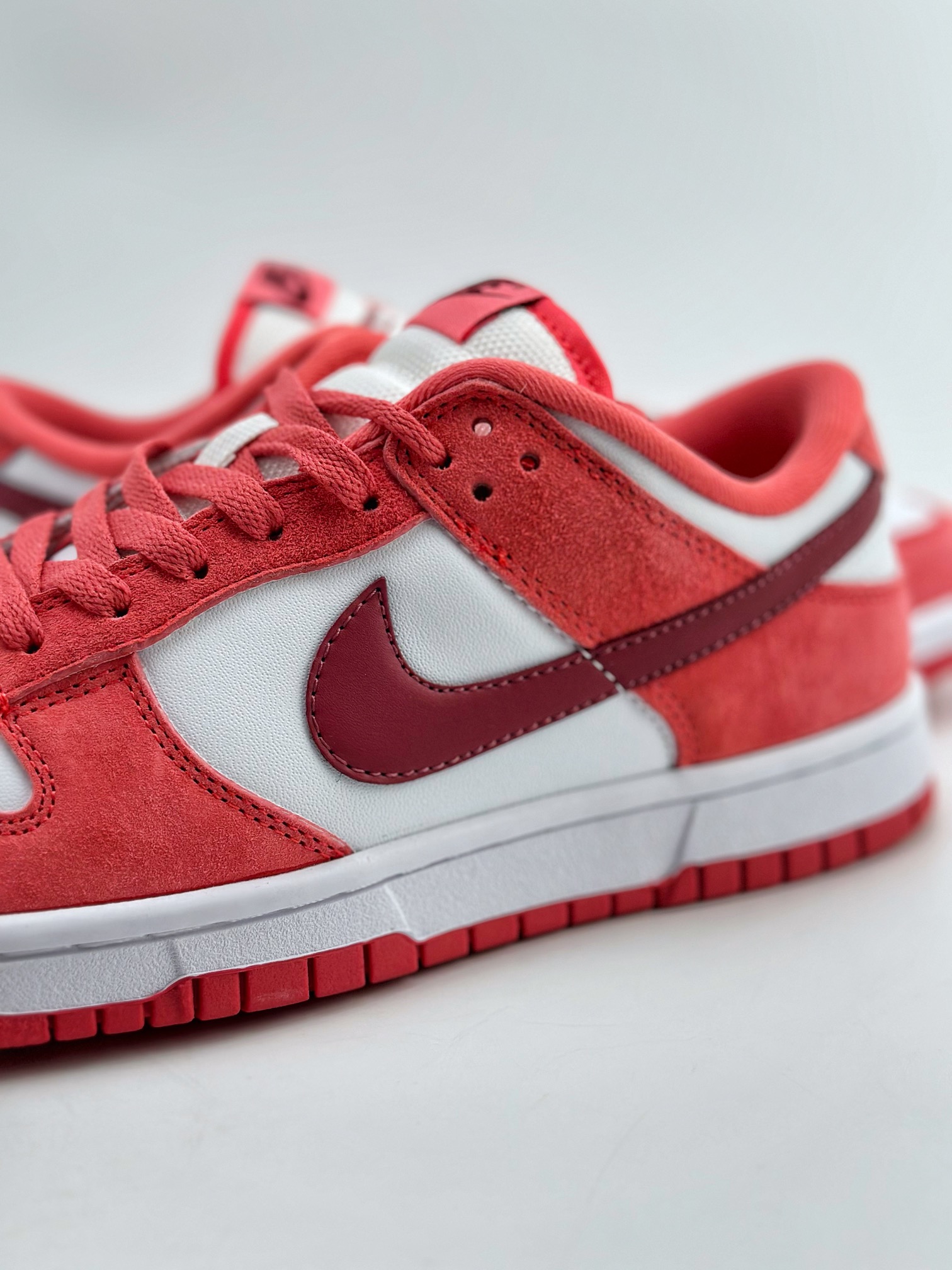 220 NIKE SB Dunk Low 草莓熊出品 FQ7056-100