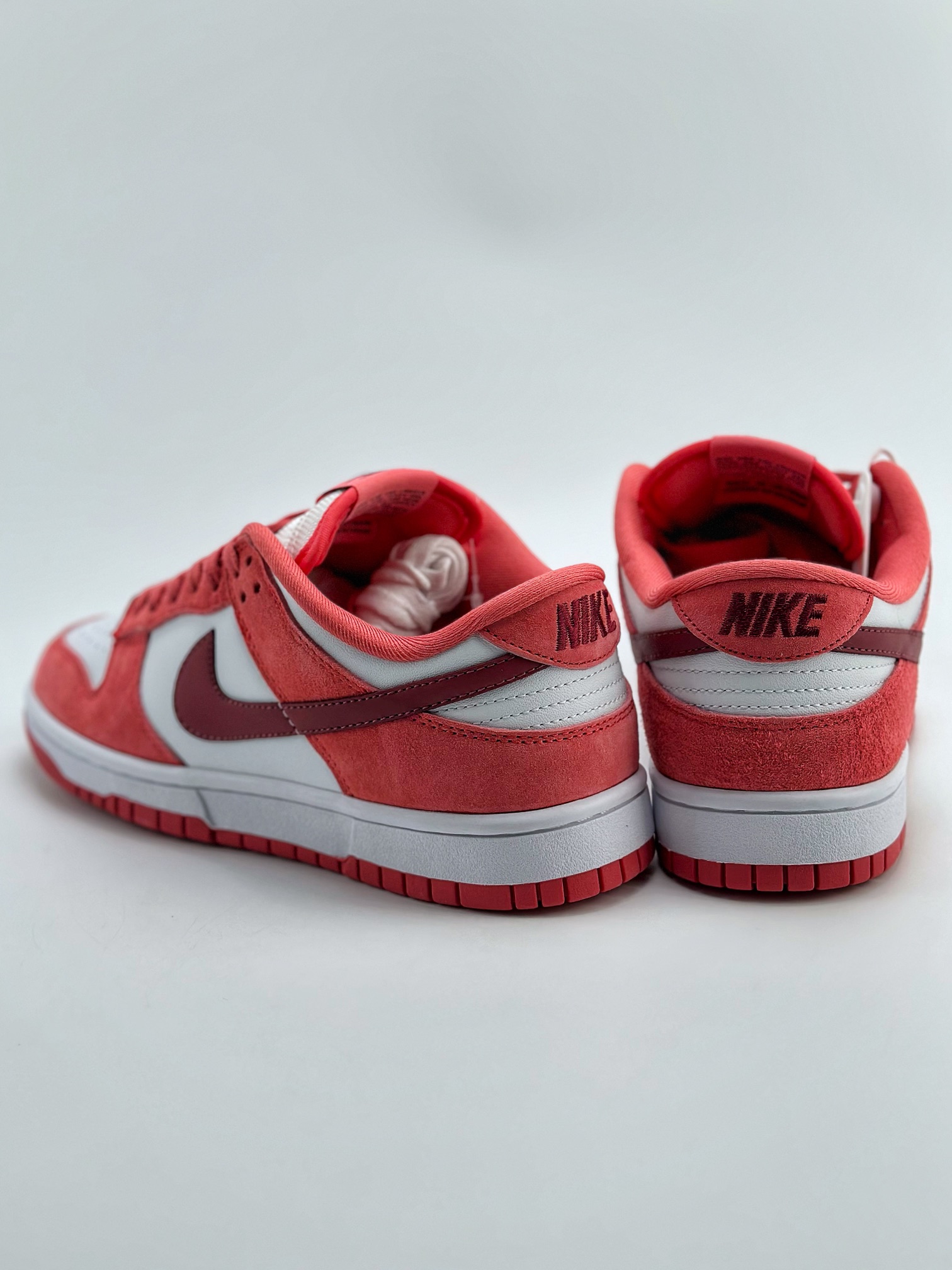 220 NIKE SB Dunk Low 草莓熊出品 FQ7056-100