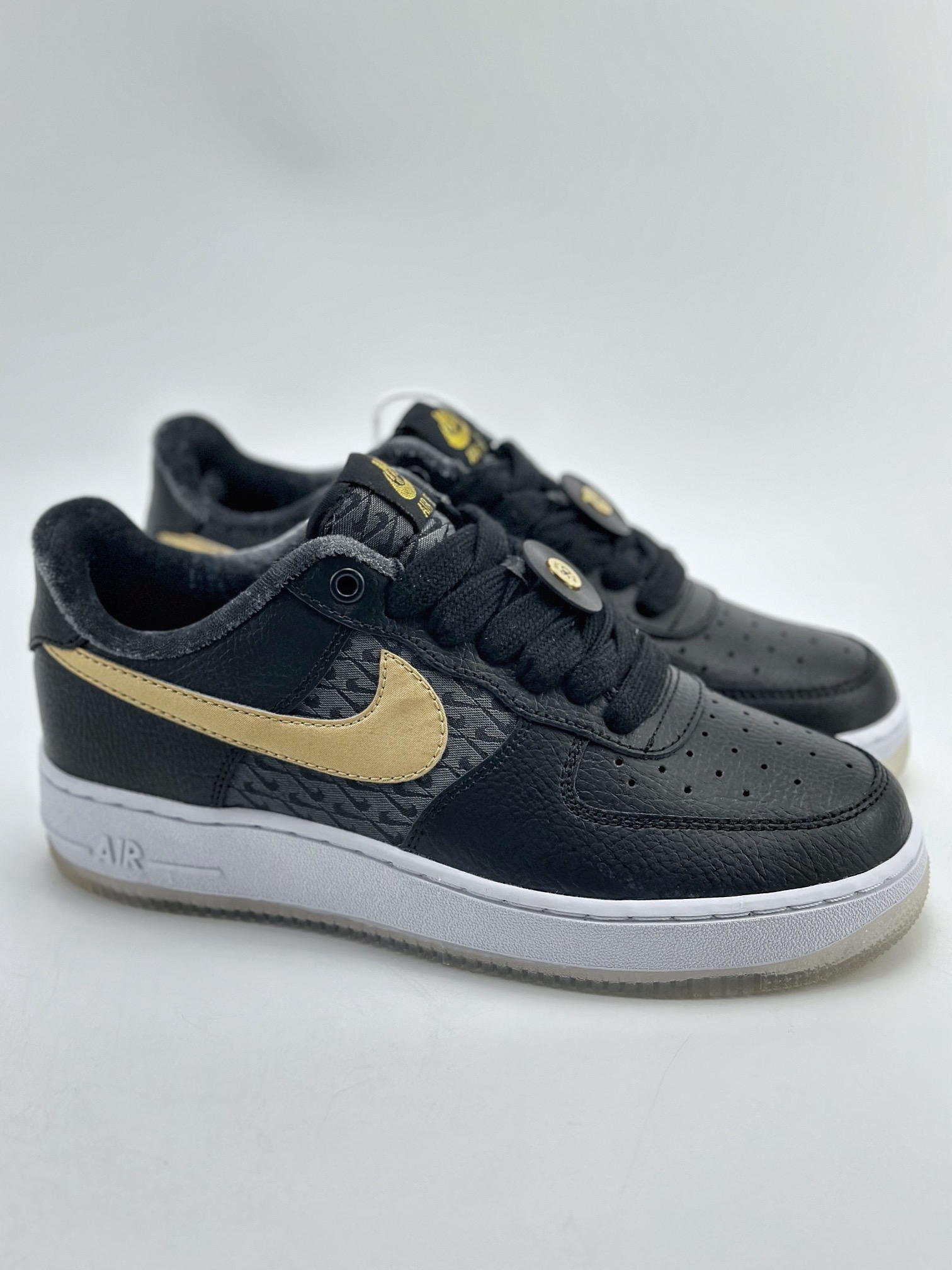 200 Nike Air Force 1 Low 07 ”Black and Metallic” 黑金 FN6977-010