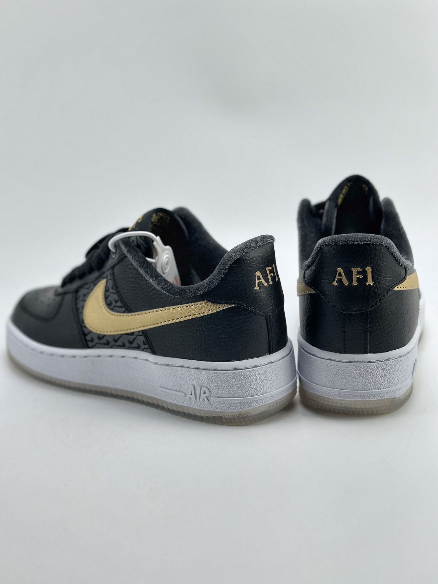 200 Nike Air Force 1 Low 07 ”Black and Metallic” 黑金 FN6977-010