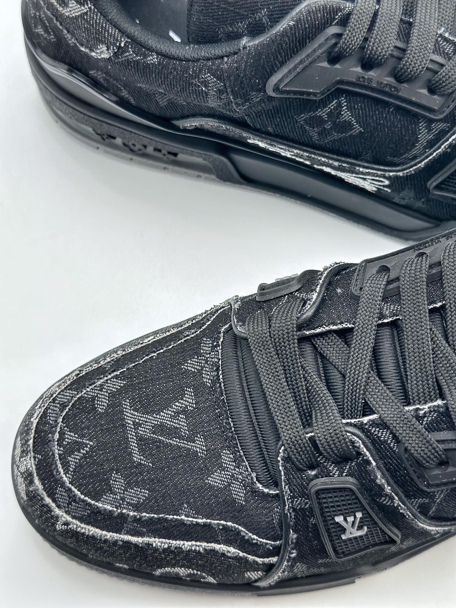 550 Louis Vuitton Trainer 路易威登 此款LV Trainer运动鞋