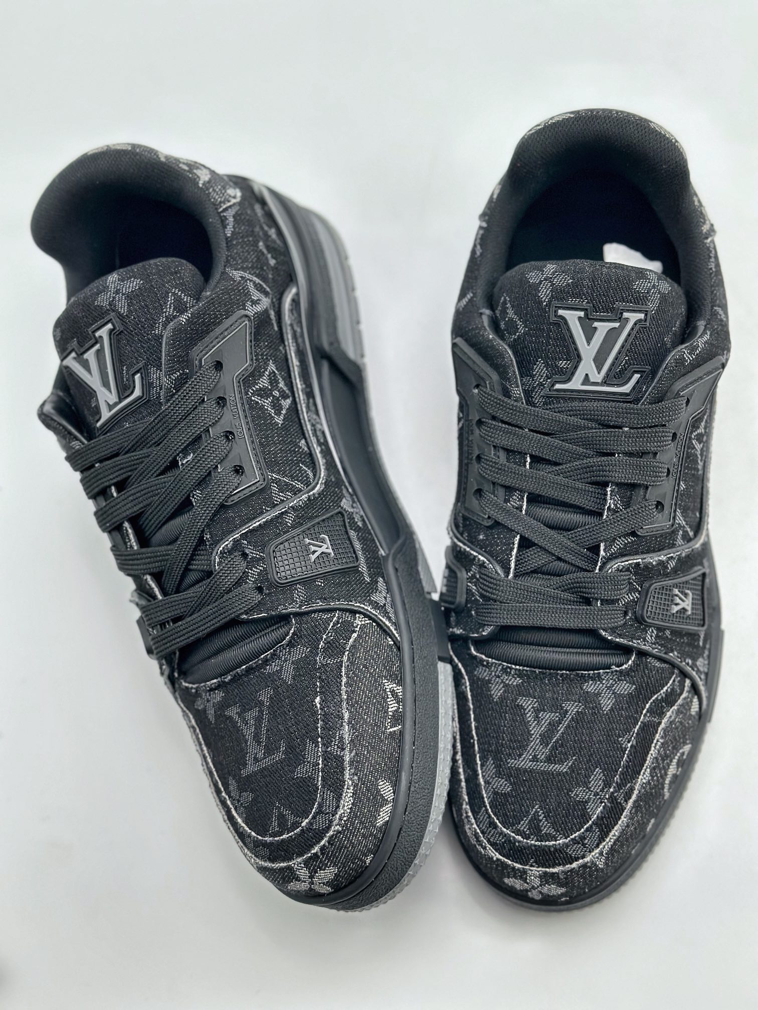 550 Louis Vuitton Trainer 路易威登 此款LV Trainer运动鞋