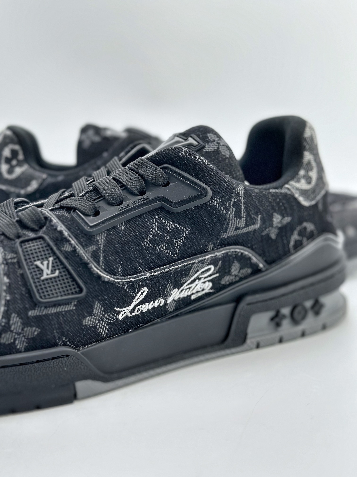 550 Louis Vuitton Trainer 路易威登 此款LV Trainer运动鞋