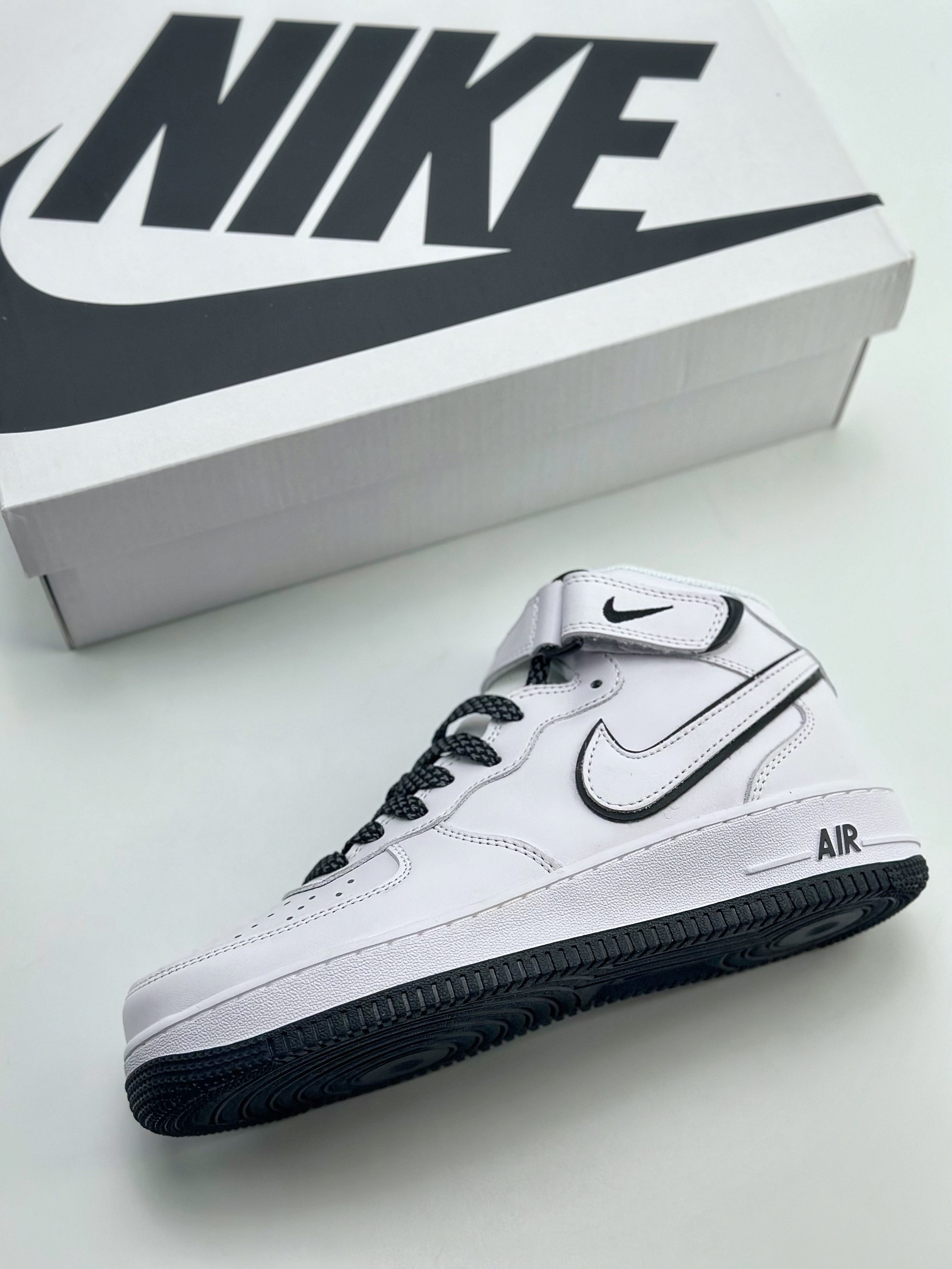 260 Nike Air Force 1 Mid 07 白黑中邦 WP5623-835