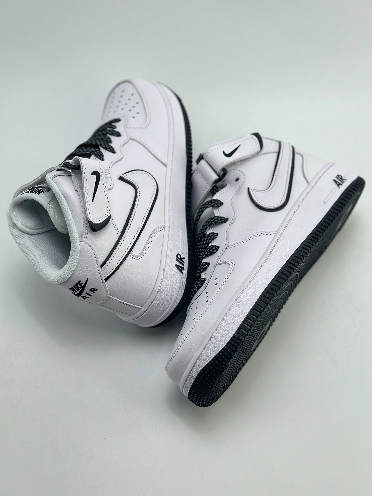 260 Nike Air Force 1 Mid 07 白黑中邦 WP5623-835