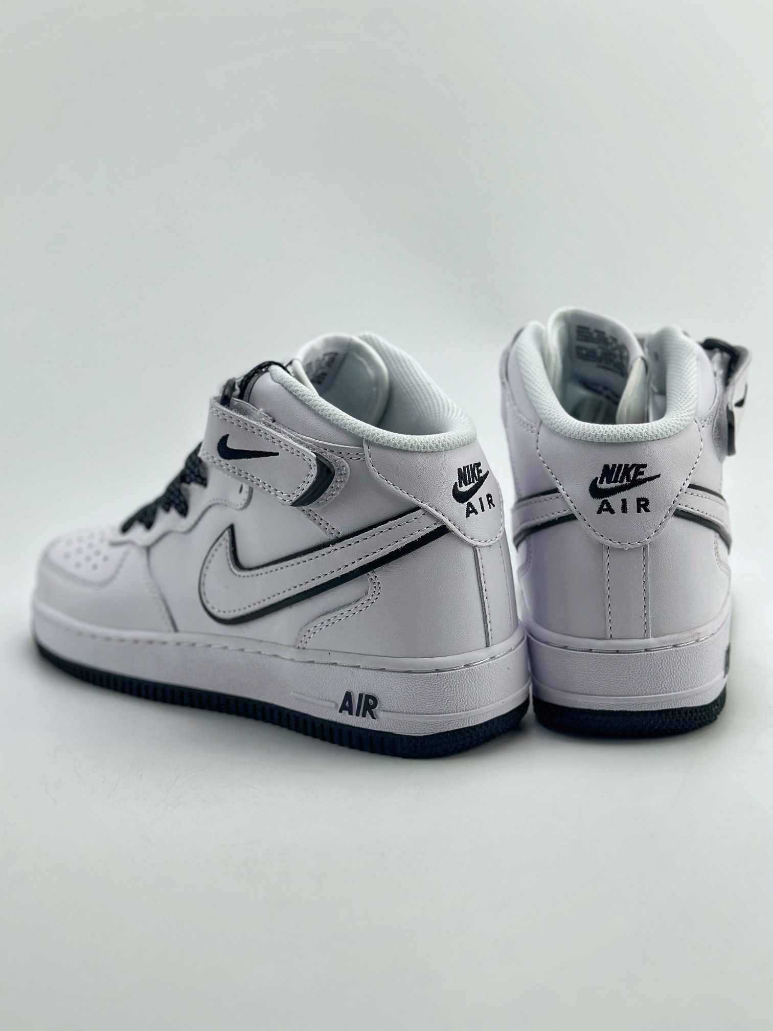 260 Nike Air Force 1 Mid 07 白黑中邦 WP5623-835