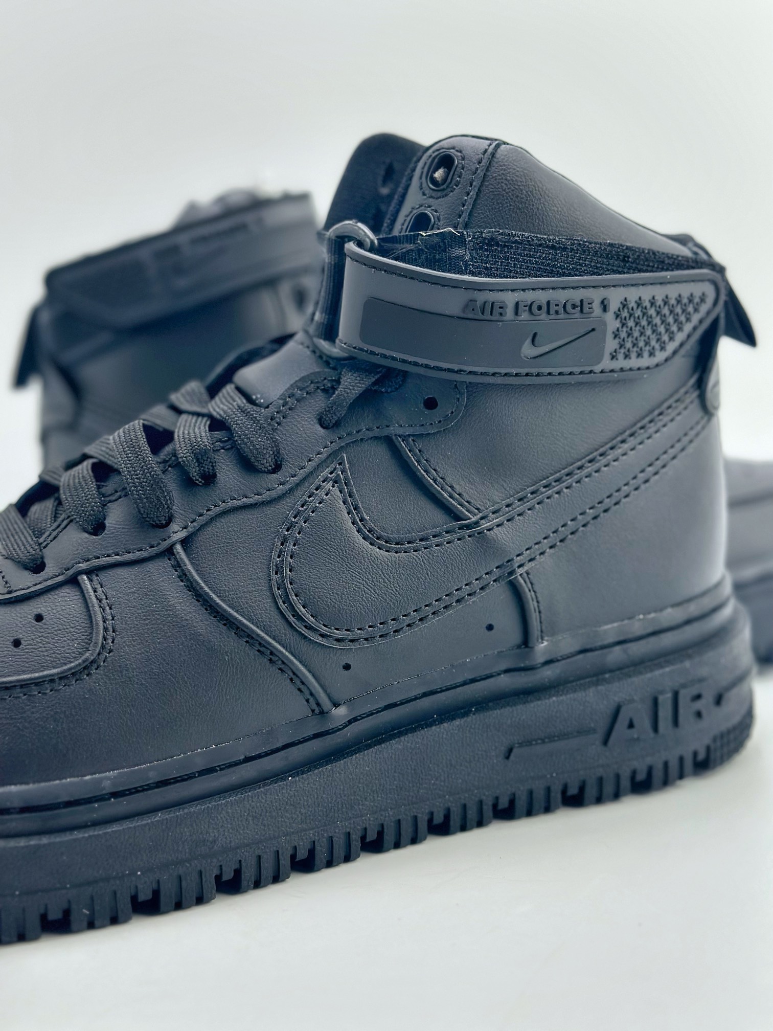 240 Nike Air Force 1 High 07 BOOT 纯黑 DA0418-001