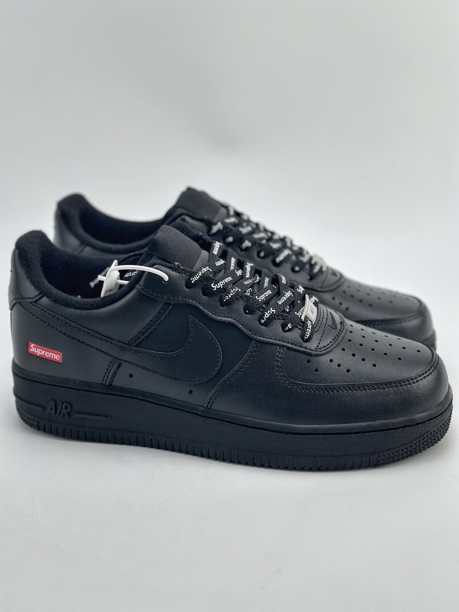 240 Nike Air Force 1 Low 07 Superme 纯黑红字 CU9225-001