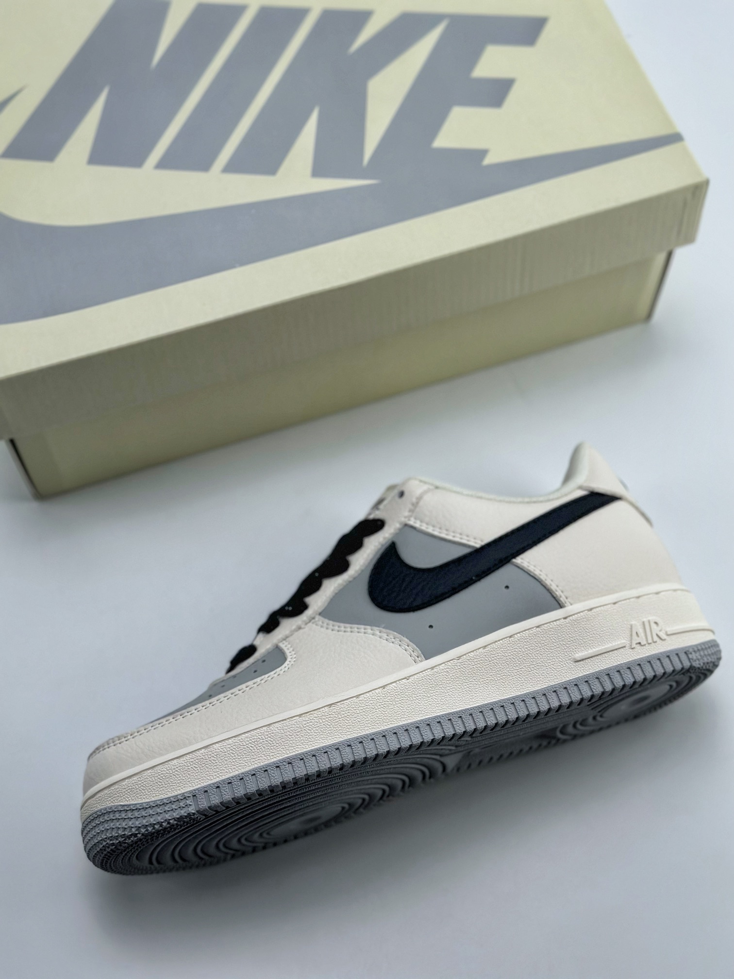 240 Nike Air Force 1 Low 07 带笔米灰黑 TQ9685-785