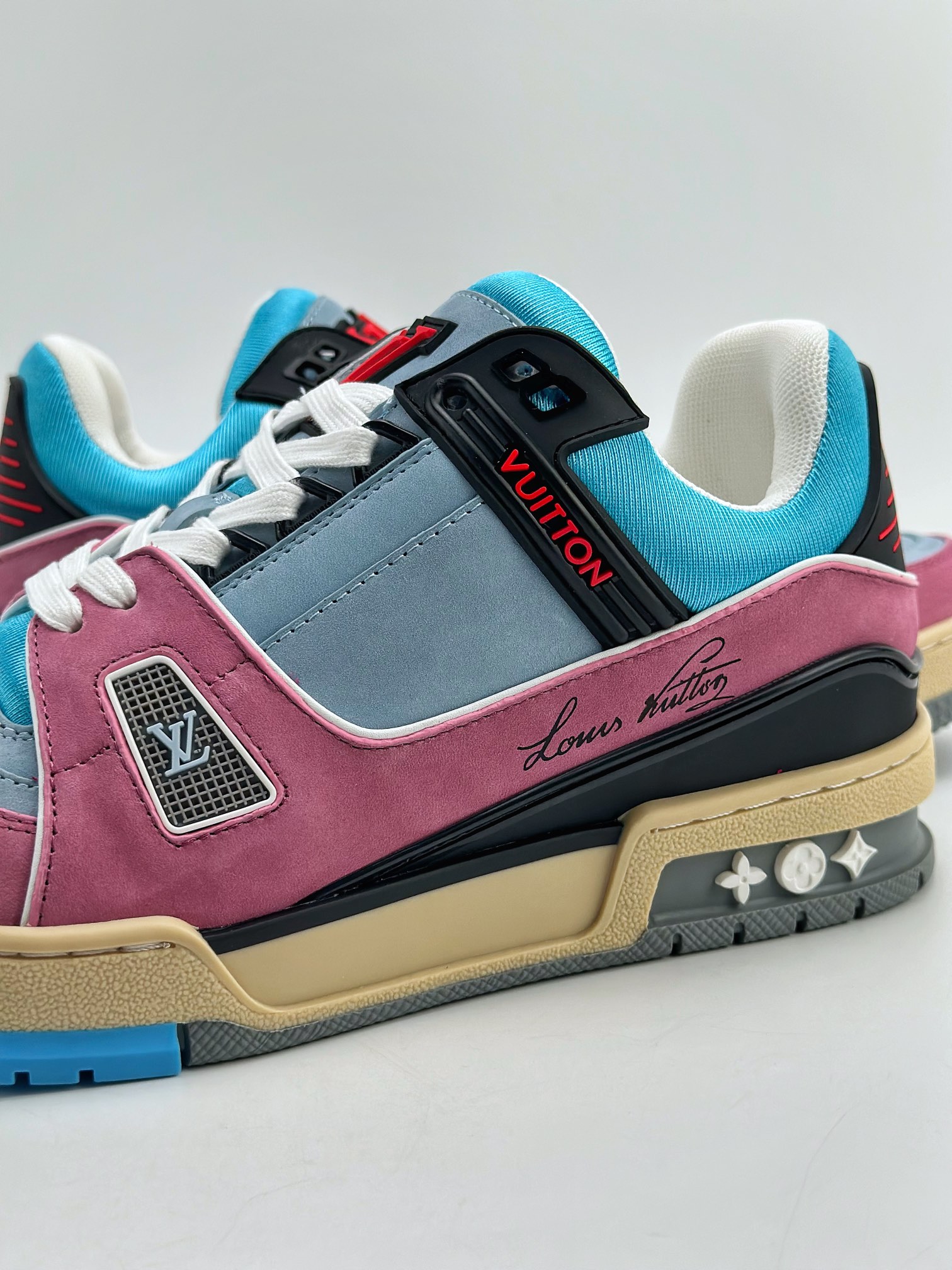 450 Louis Vuitton Trainer 路易威登 此款LV Trainer运动鞋