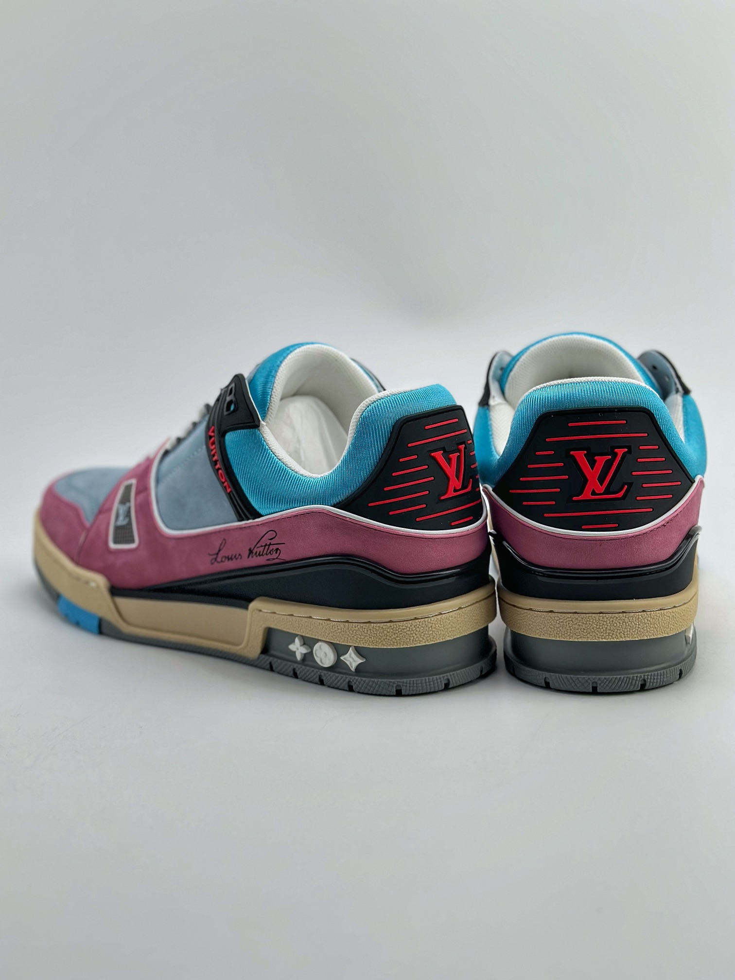 450 Louis Vuitton Trainer 路易威登 此款LV Trainer运动鞋