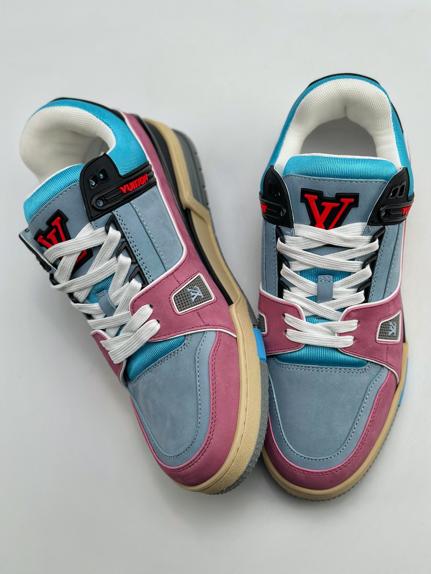 450 Louis Vuitton Trainer 路易威登 此款LV Trainer运动鞋