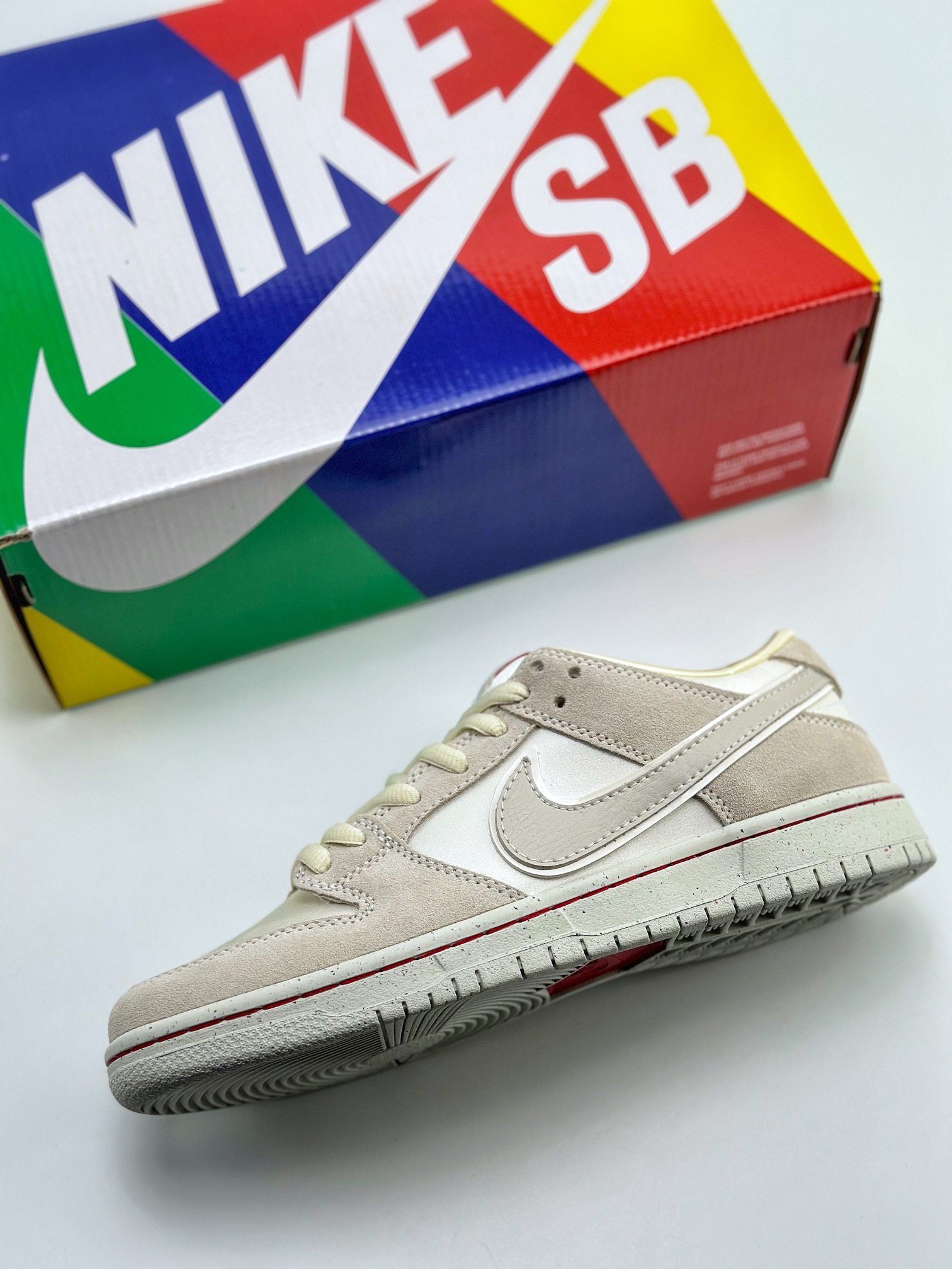 240 NIKE SB Dunk Low Pro “Love Found ” 爱之城 出品 FZ5654-100