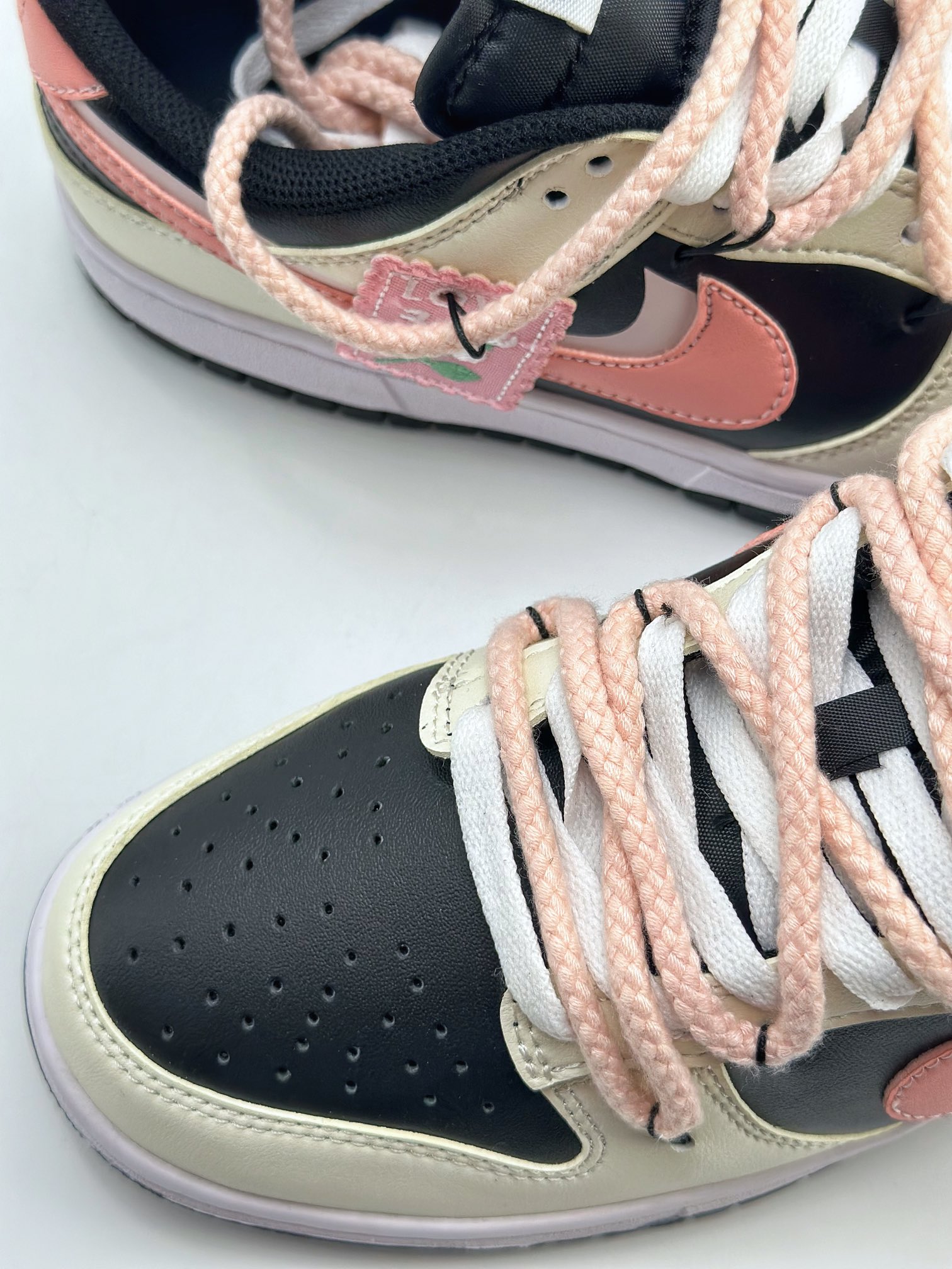 200 NIKE SB Dunk Low 芭比花园 黑白 FD1232-001