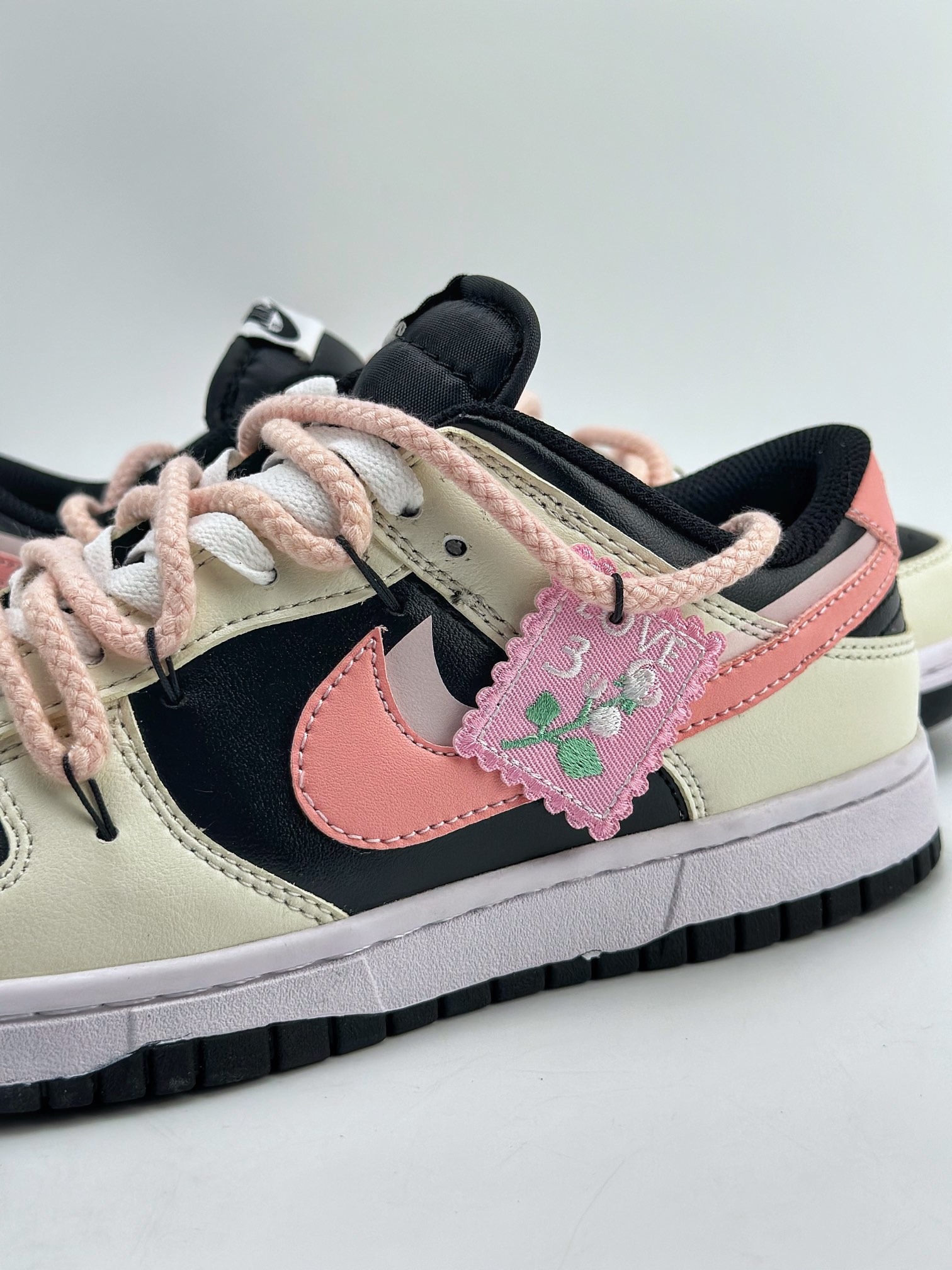 200 NIKE SB Dunk Low 芭比花园 黑白 FD1232-001