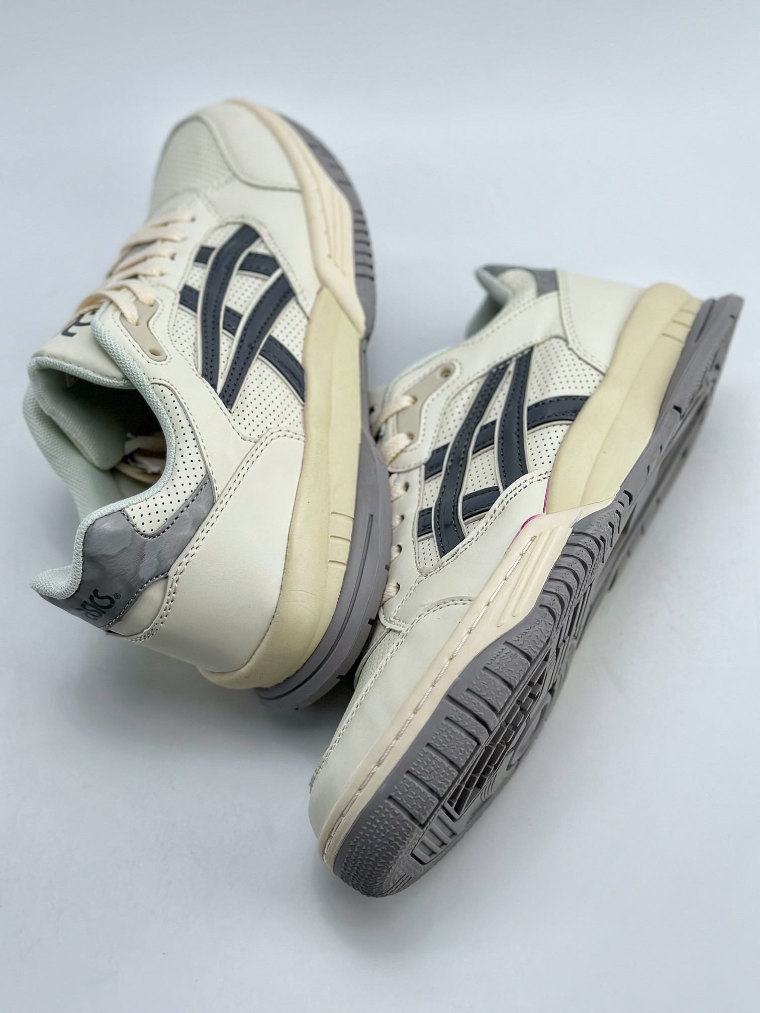 170 Asics Gel Spotlyte low 潮流耐磨低帮复古篮球鞋 1203A258-103