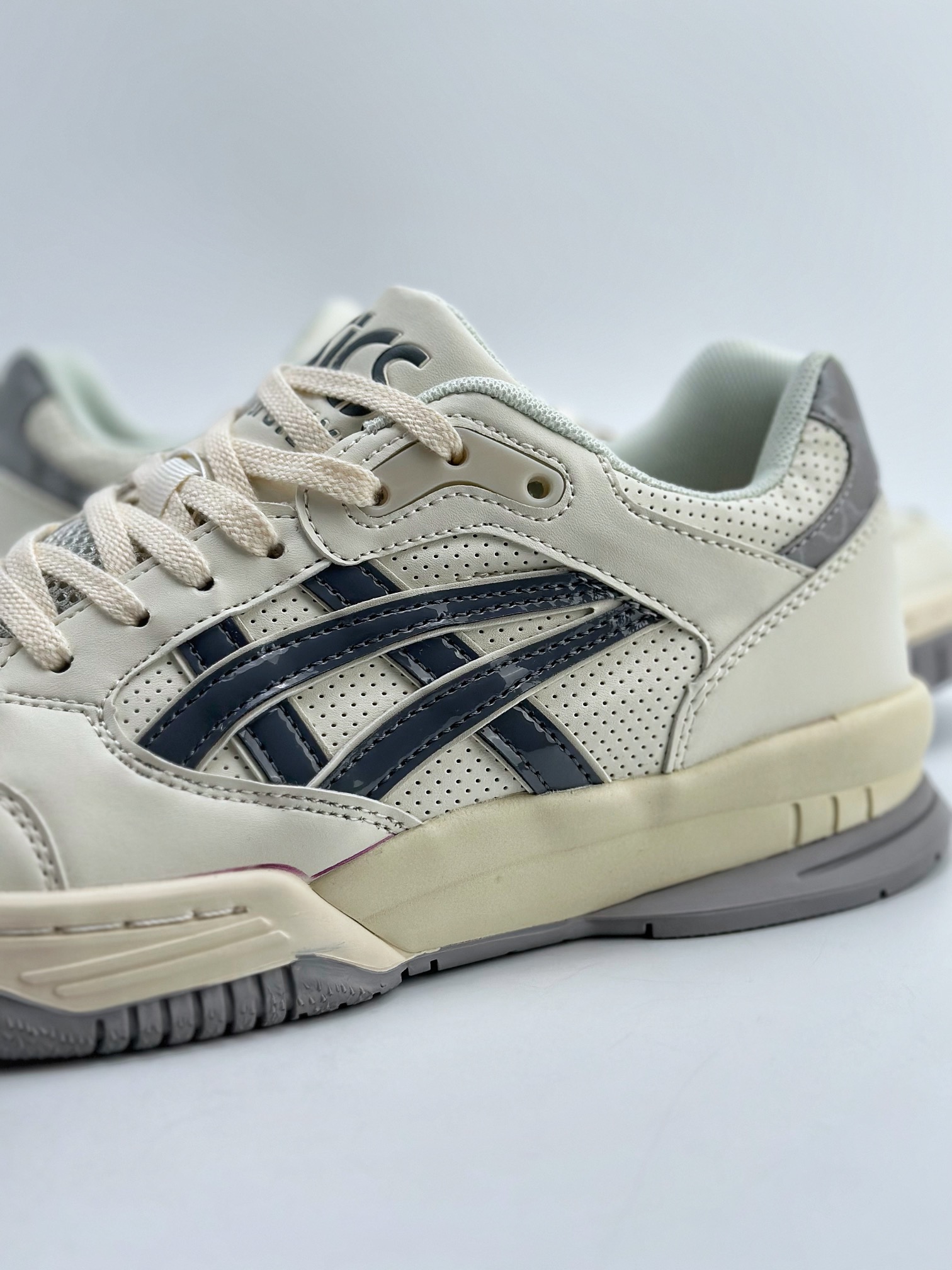 170 Asics Gel Spotlyte low 潮流耐磨低帮复古篮球鞋 1203A258-103