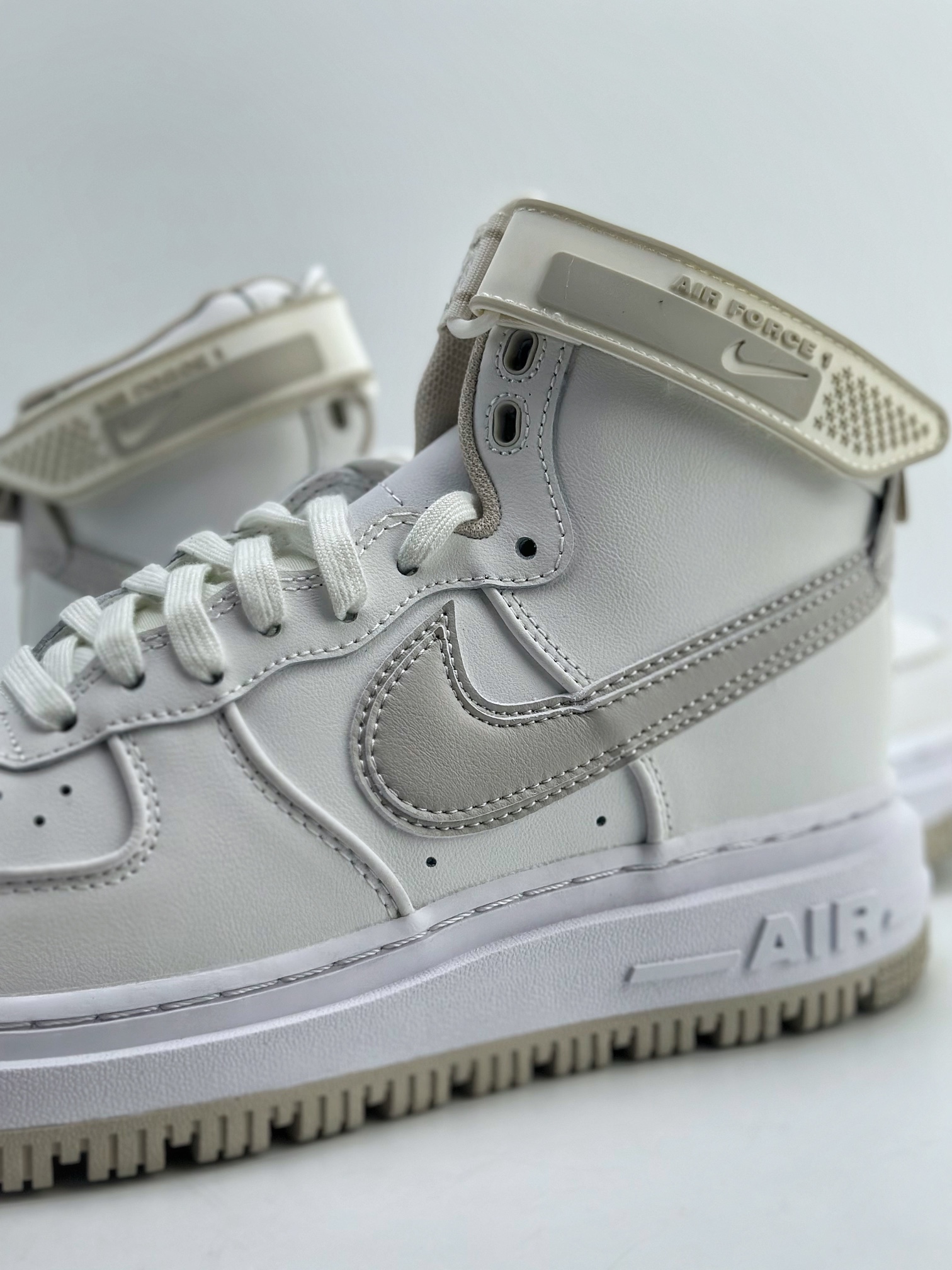 240 Nike Air Force 1 High 07 BOOT 纯白 DA0418-100