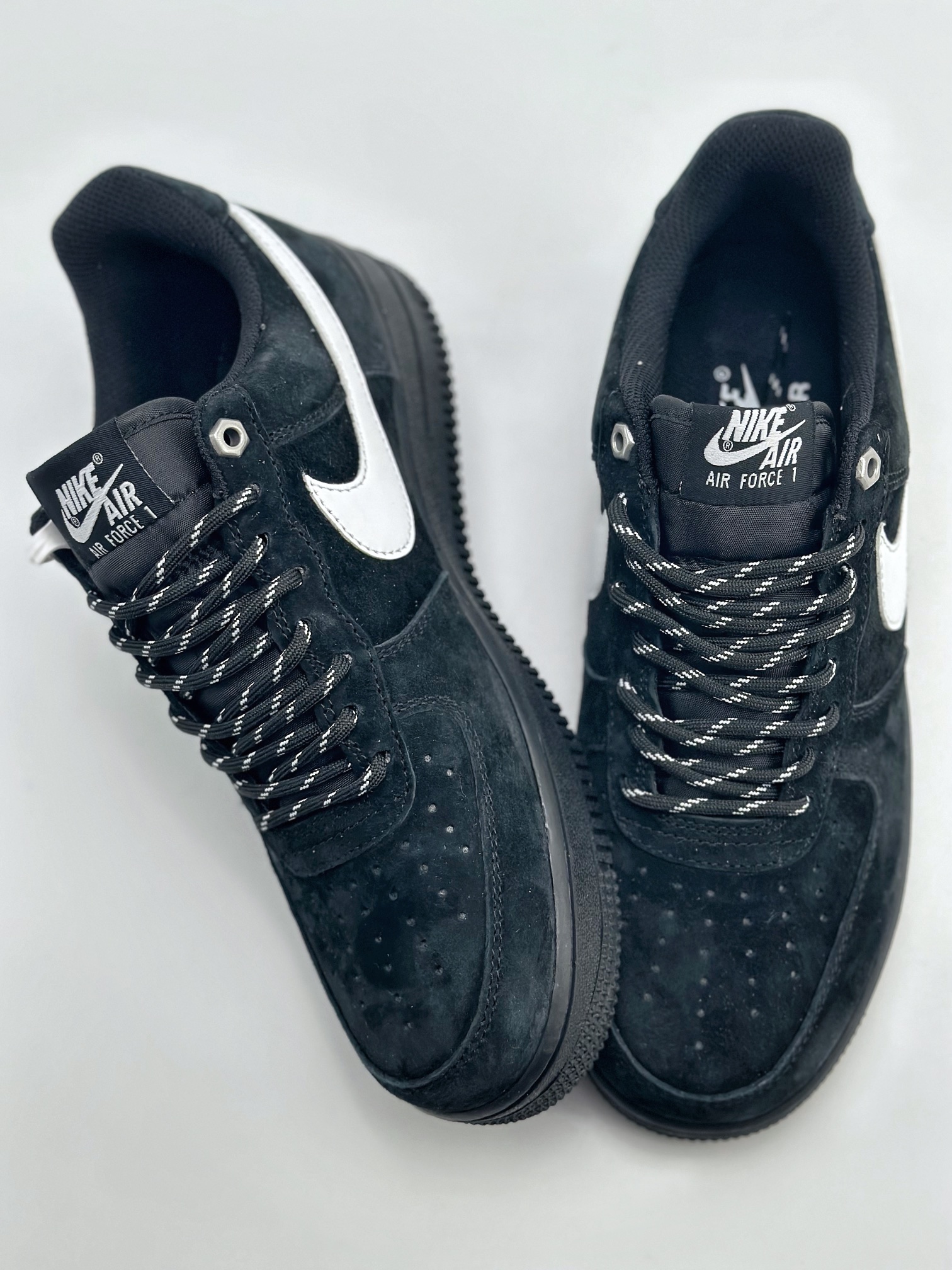 240 Nike Air Force 1 Low 07 麂皮黑白