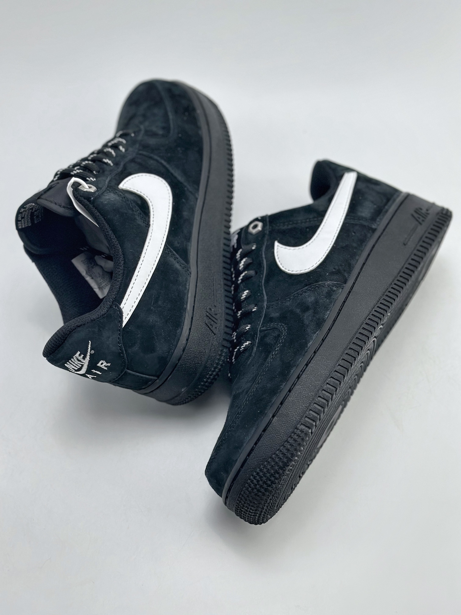 240 Nike Air Force 1 Low 07 麂皮黑白