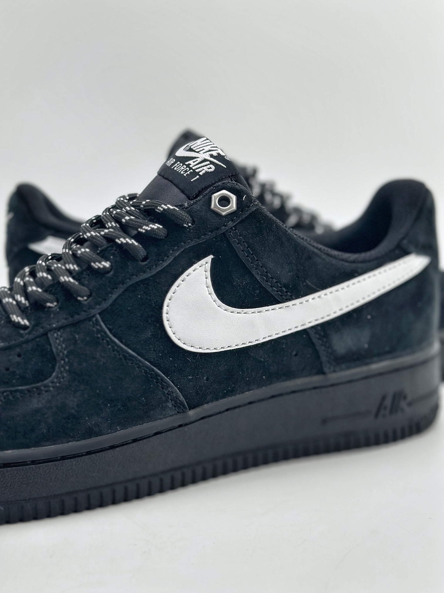 240 Nike Air Force 1 Low 07 麂皮黑白