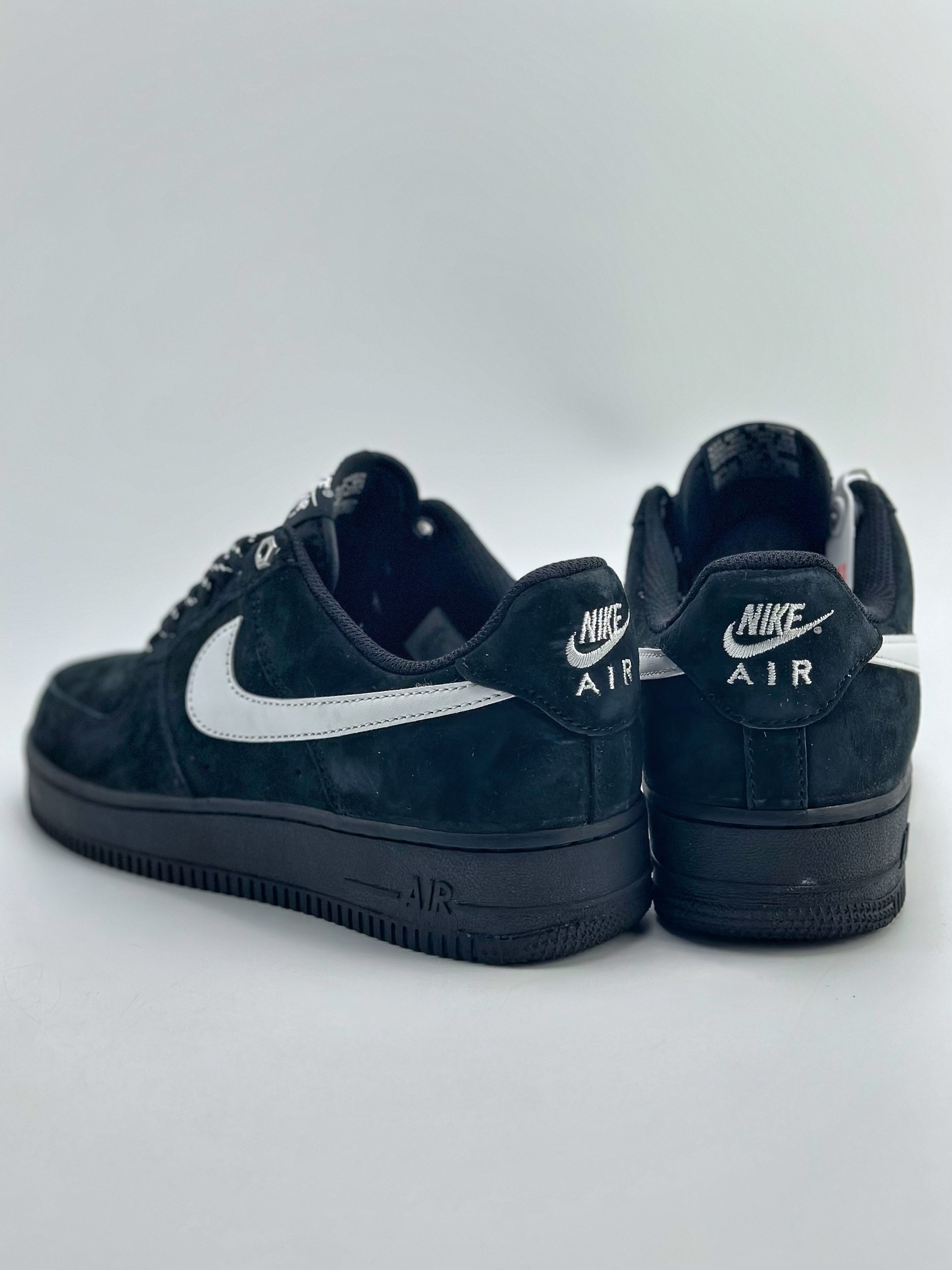 240 Nike Air Force 1 Low 07 麂皮黑白