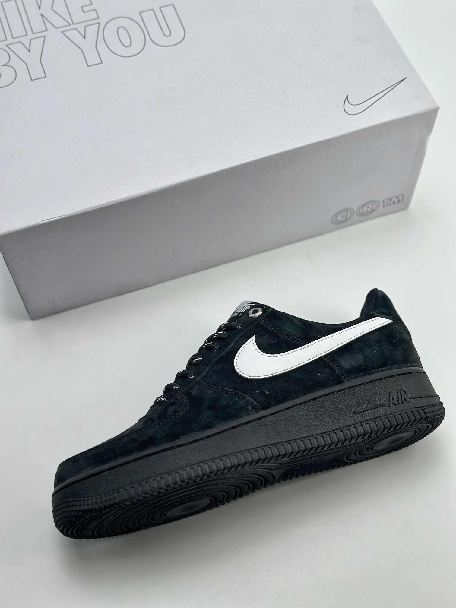 240 Nike Air Force 1 Low 07 麂皮黑白