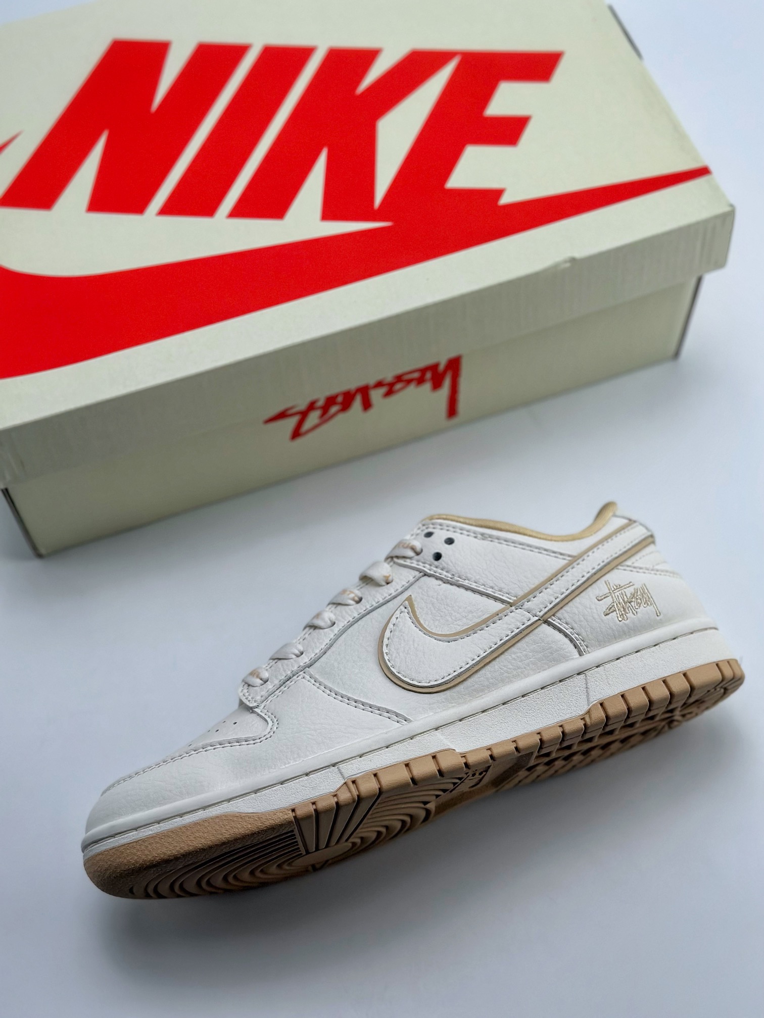 260 Nike SB Dunk Low x Stussy 斯图西联名米白卡其” JH5812-911