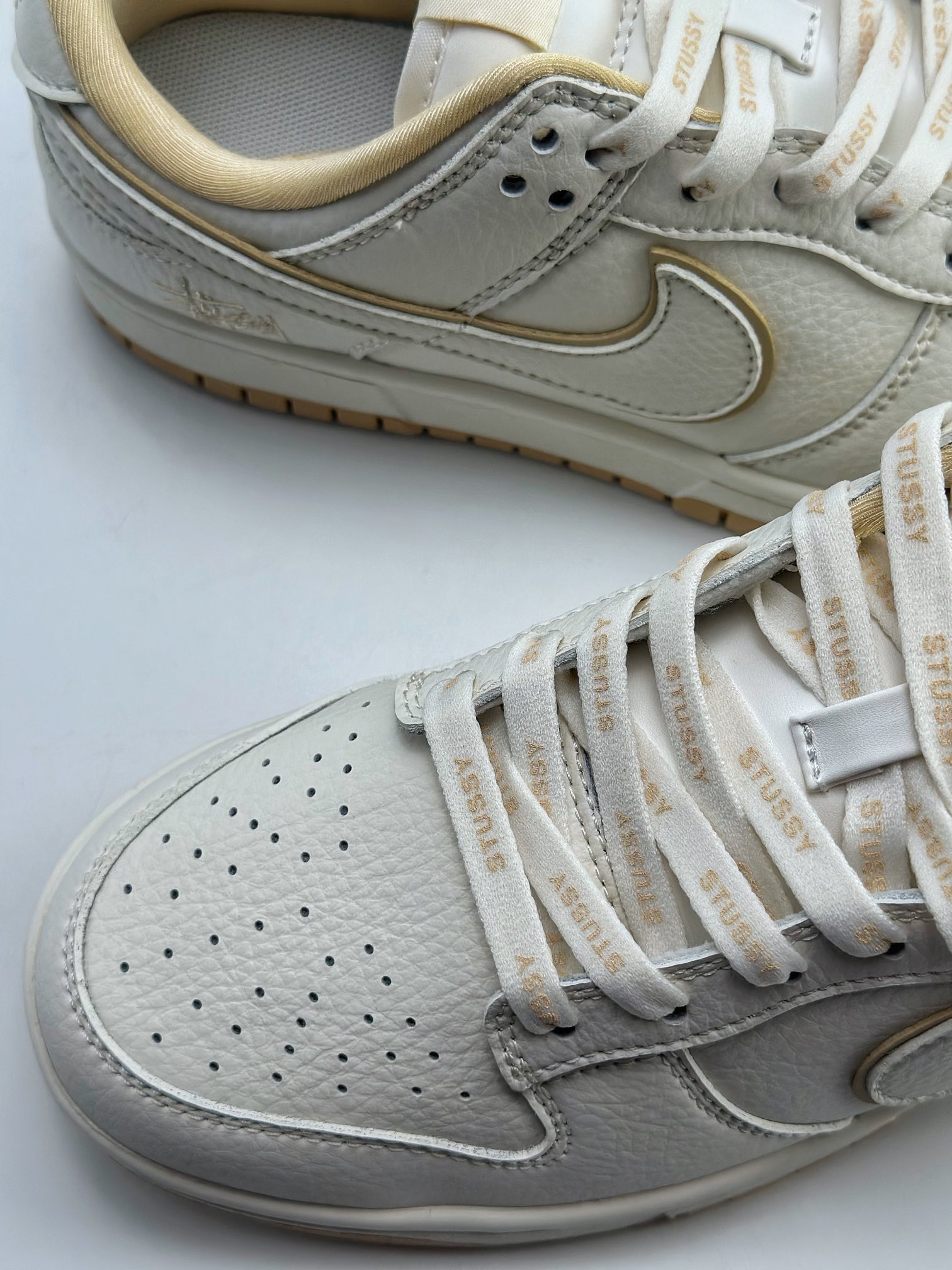 260 Nike SB Dunk Low x Stussy 斯图西联名米白卡其” JH5812-911