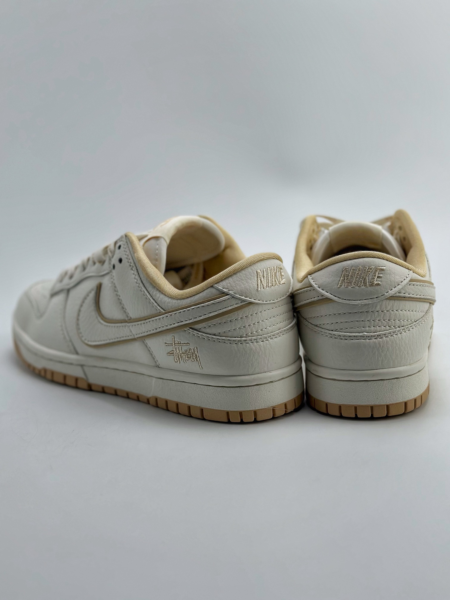 260 Nike SB Dunk Low x Stussy 斯图西联名米白卡其” JH5812-911