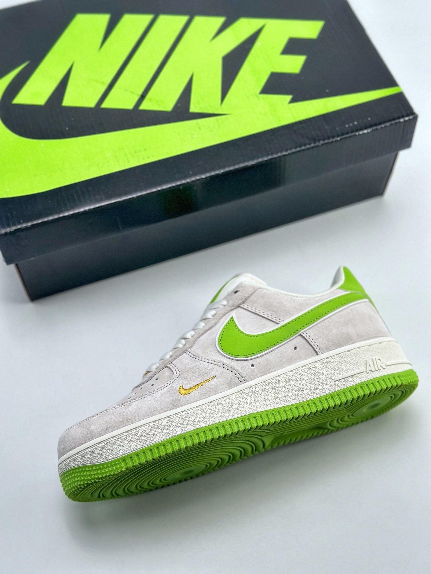 260 Nike Air Force 1 Low 07 麂皮灰绿 KK5626-320