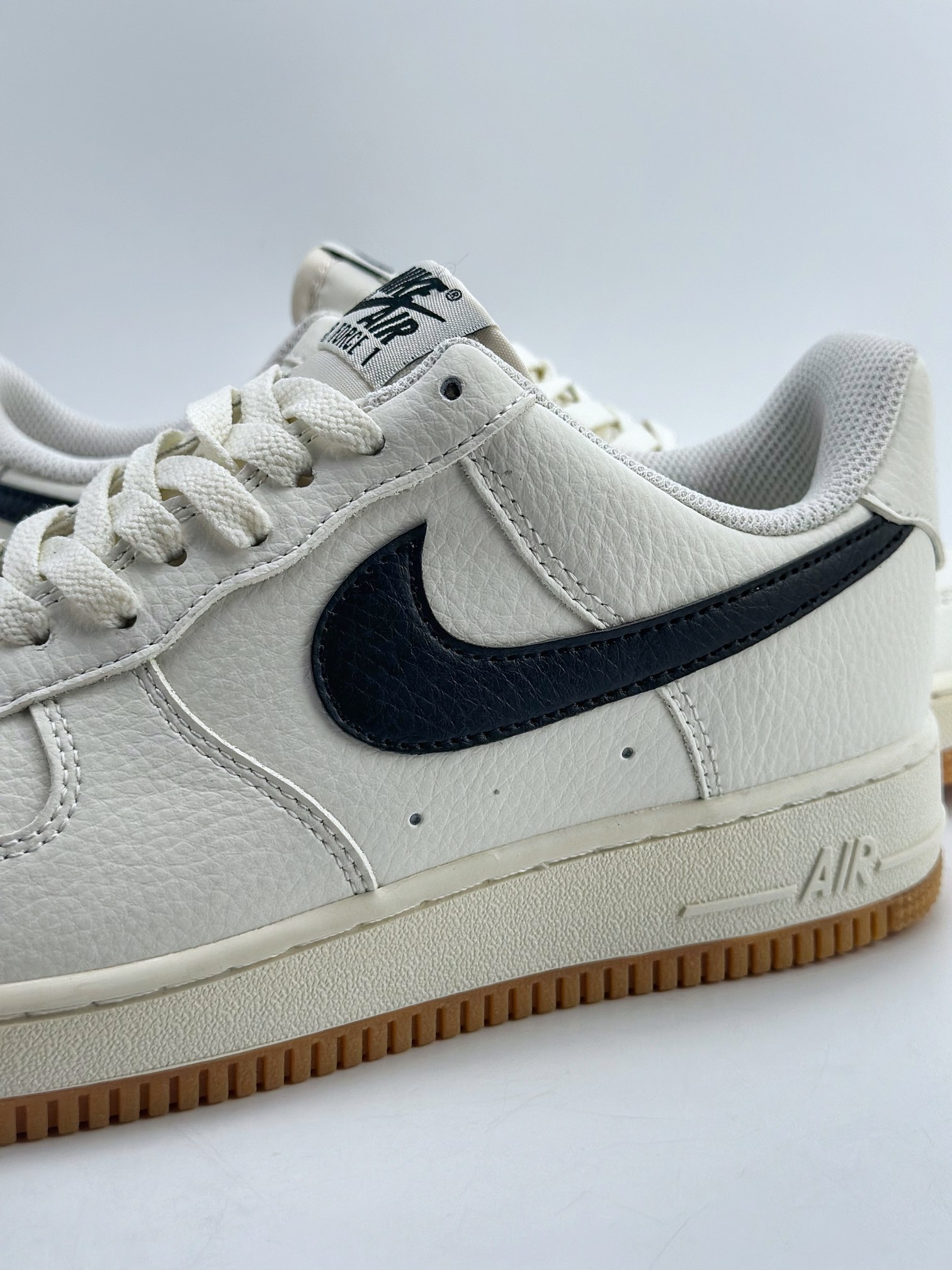 220 Nike Air Force 1 Low 07 生胶白黑