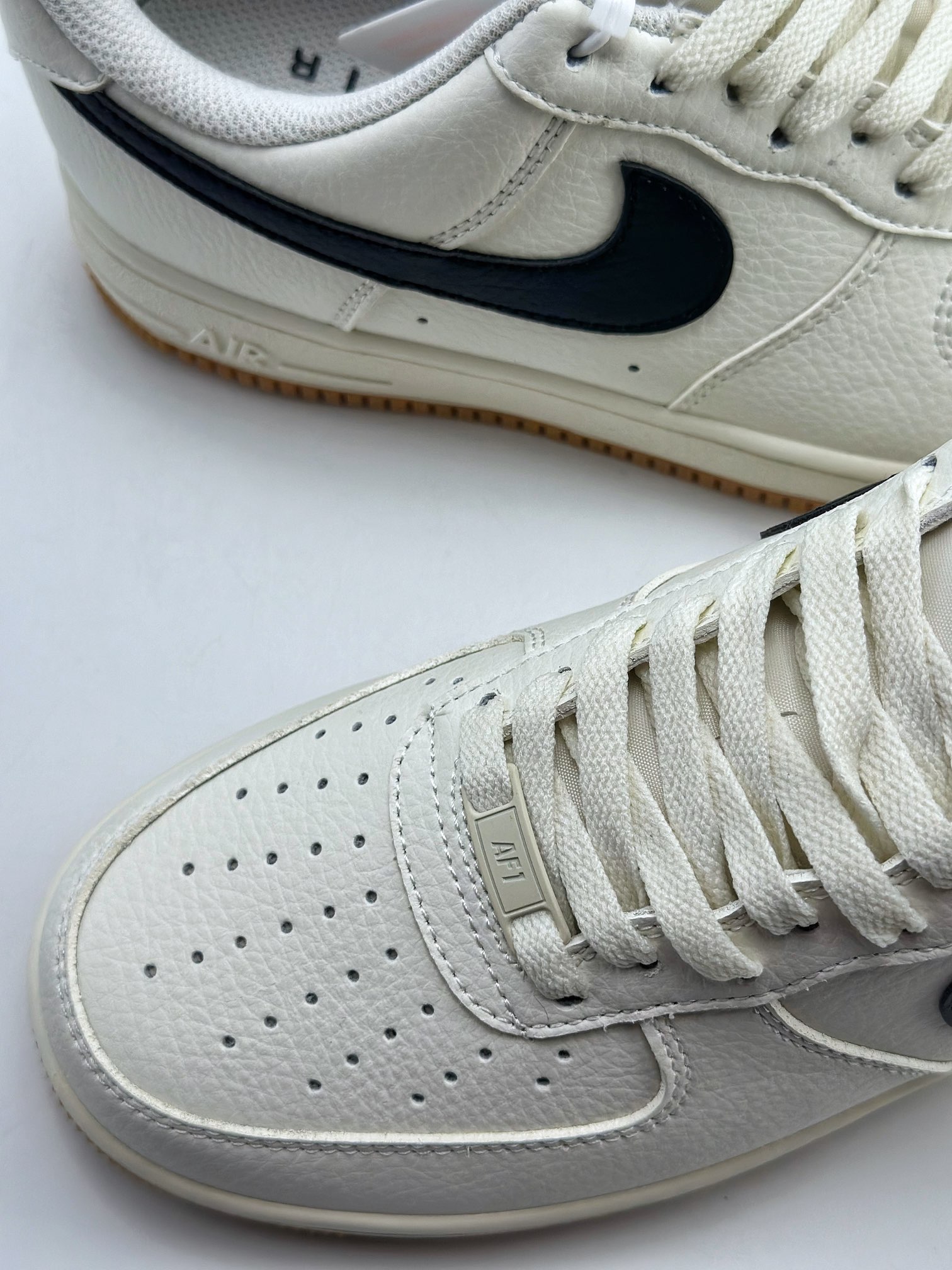 220 Nike Air Force 1 Low 07 生胶白黑