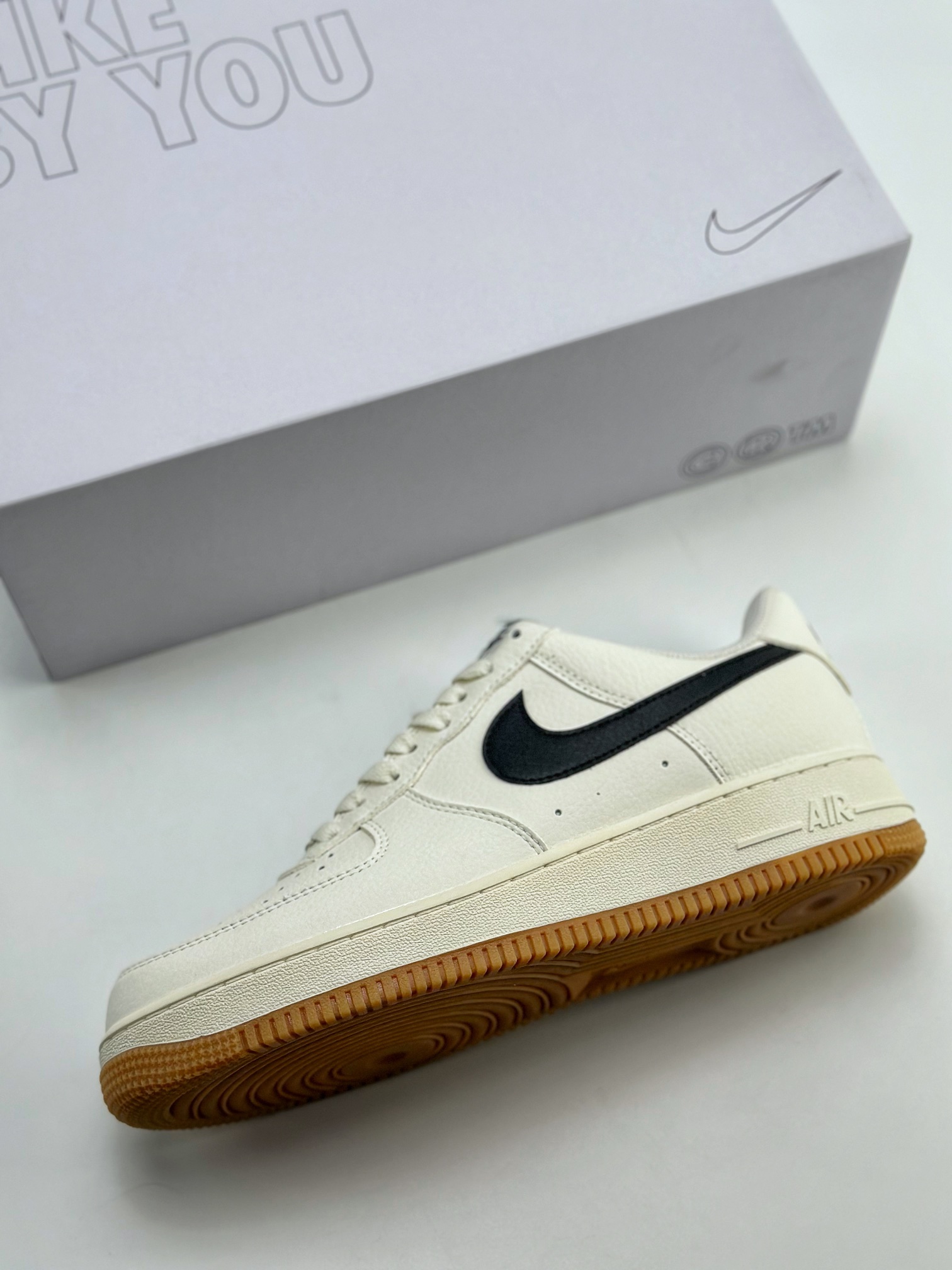 220 Nike Air Force 1 Low 07 生胶白黑