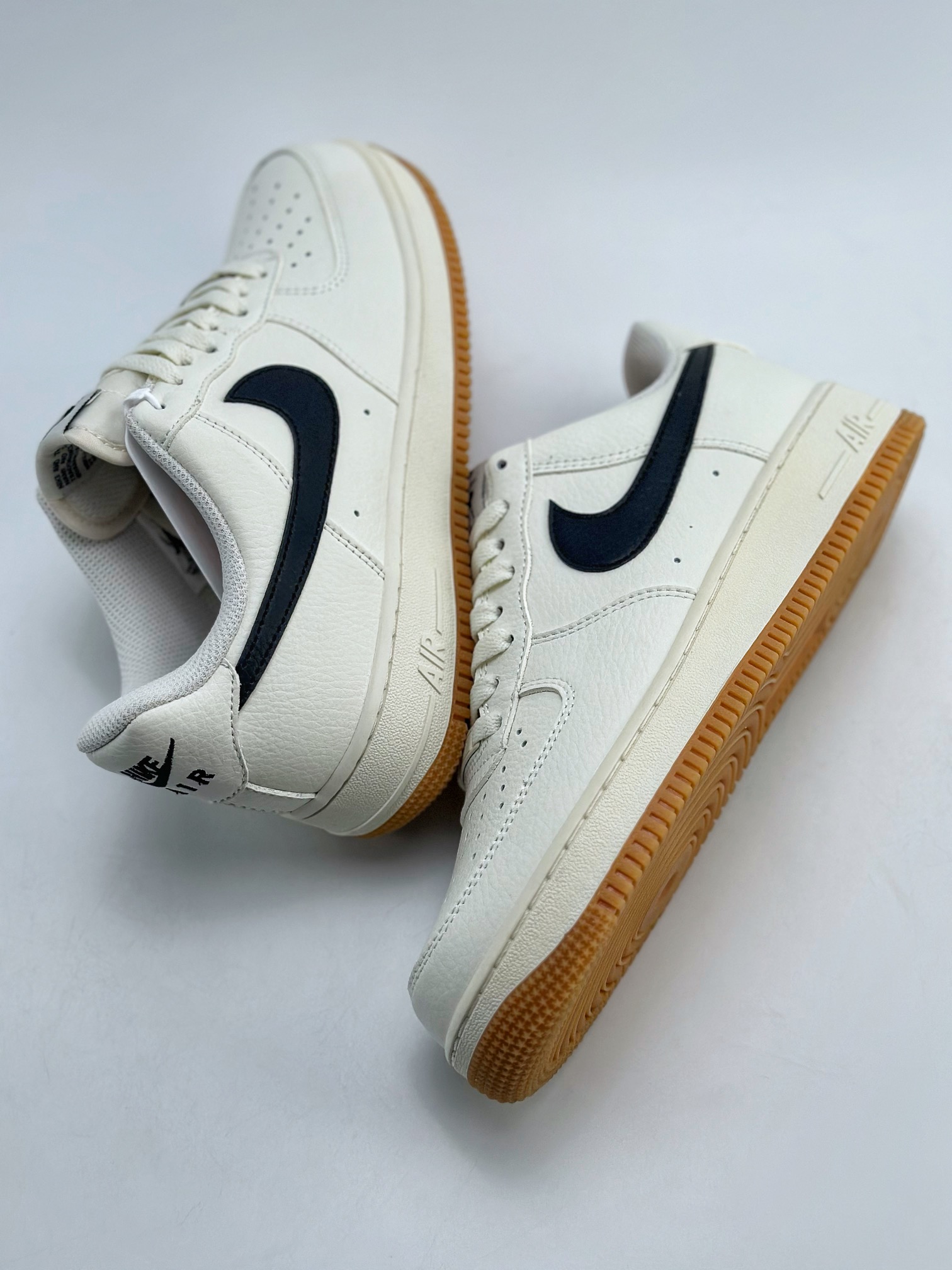 220 Nike Air Force 1 Low 07 生胶白黑