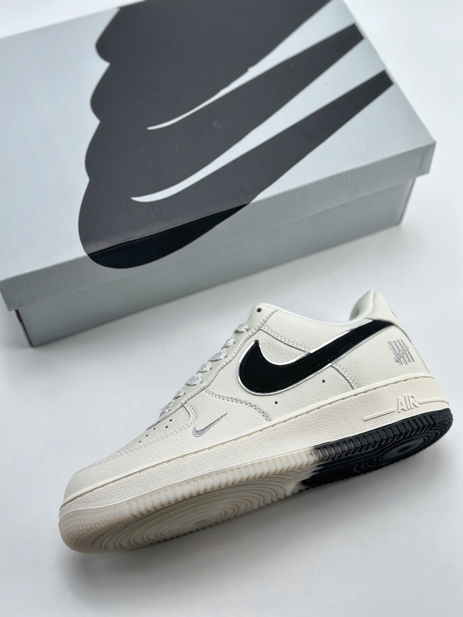 200 Nike Air Force 1 Low 07 五道杠米白黑银 BS9055-737