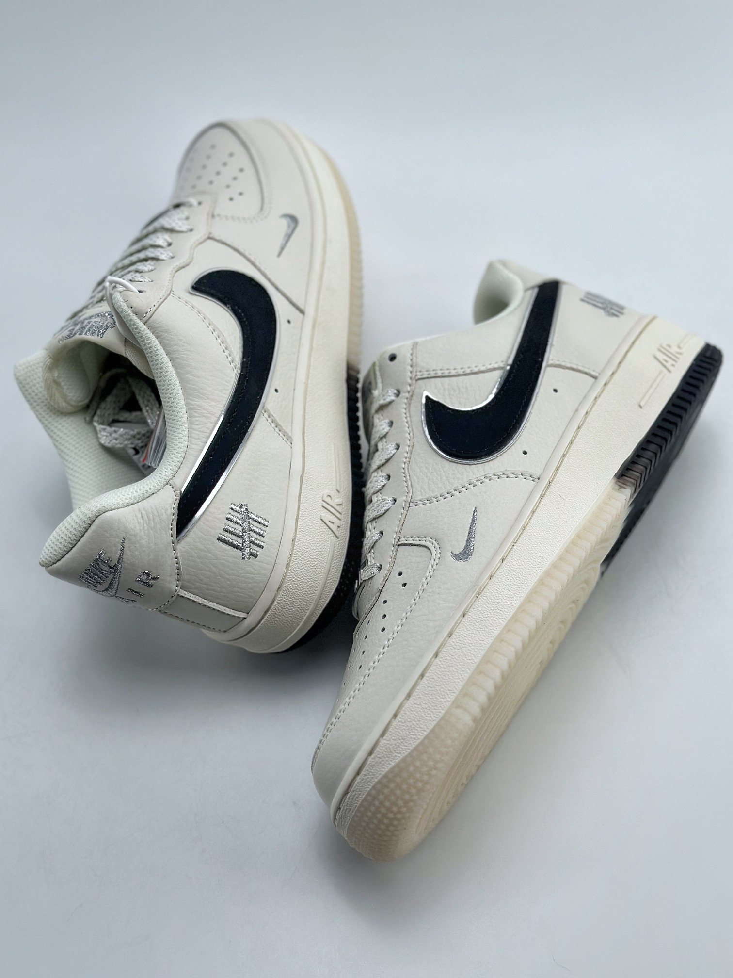 200 Nike Air Force 1 Low 07 五道杠米白黑银 BS9055-737