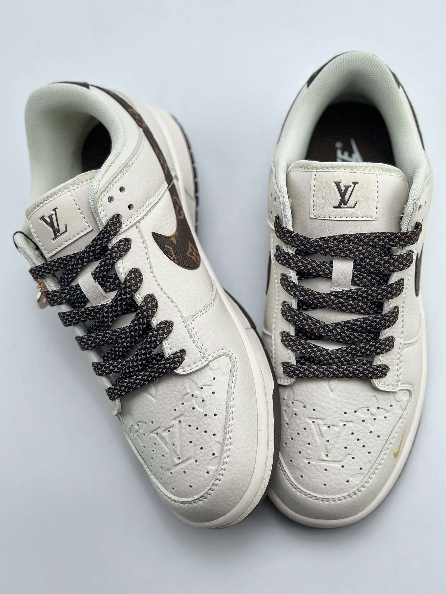 280 Nike SB Dunk Low x Louis Vuitton 老花 XD1688-017