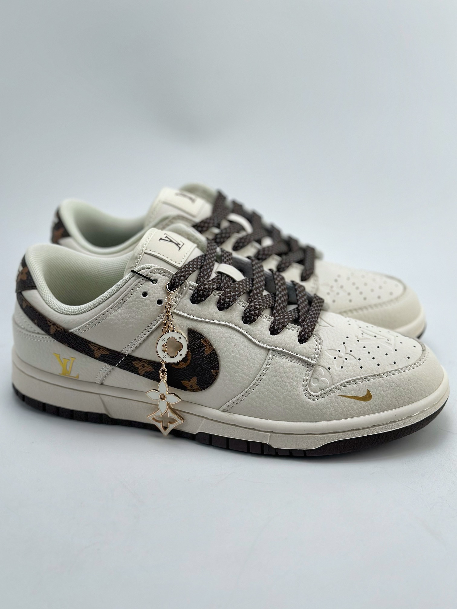 280 Nike SB Dunk Low x Louis Vuitton 老花 XD1688-017