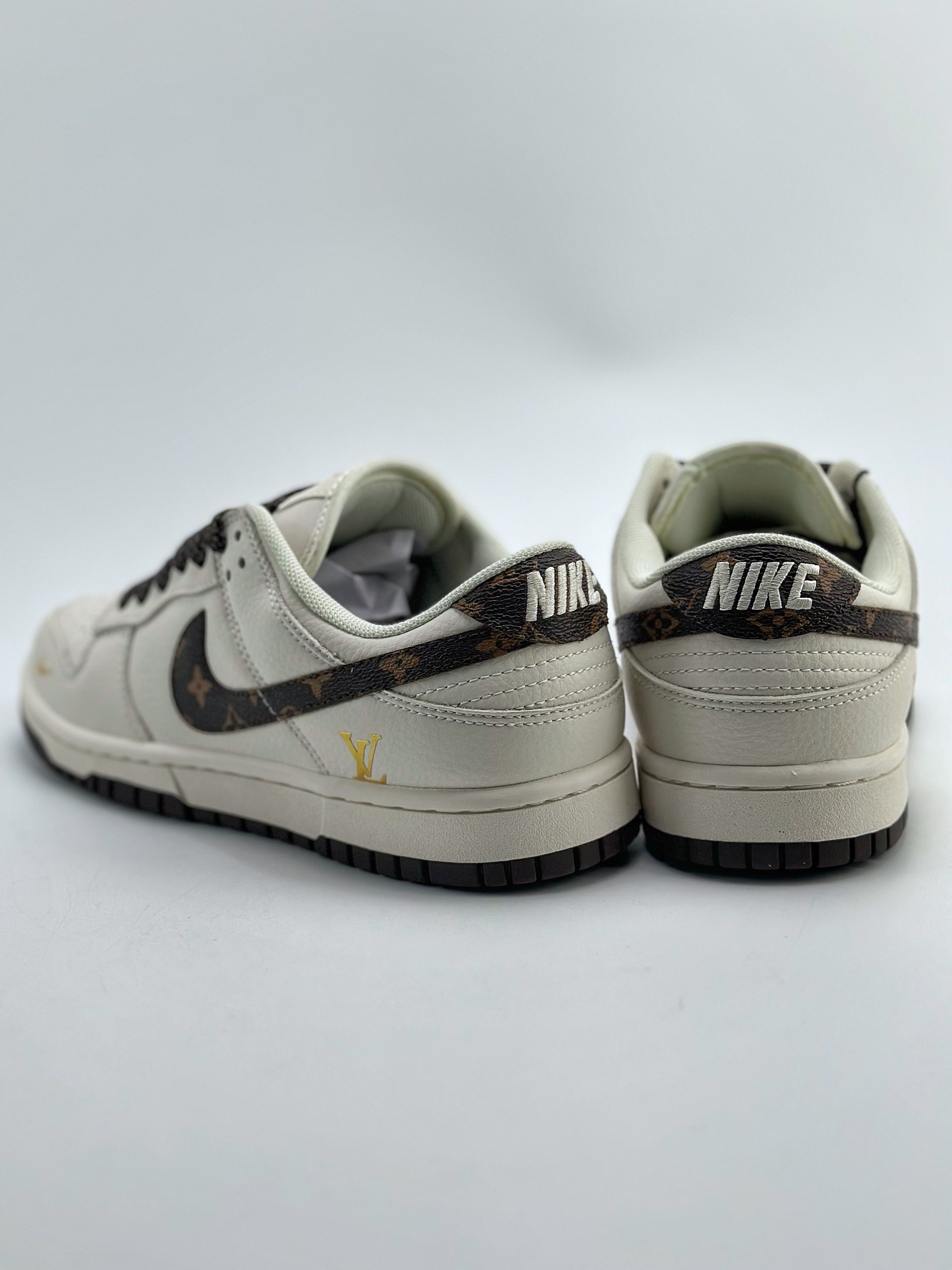 280 Nike SB Dunk Low x Louis Vuitton 老花 XD1688-017